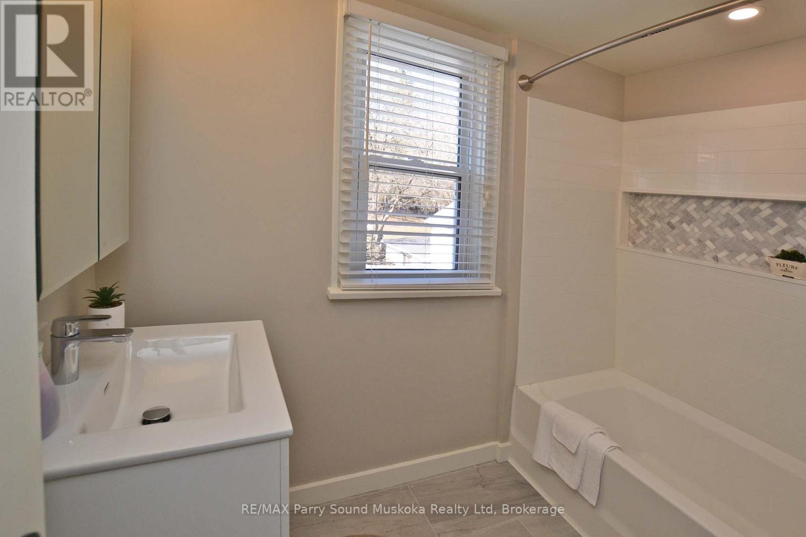 60 William Street, Parry Sound, Ontario  P2A 1V1 - Photo 25 - X12986324