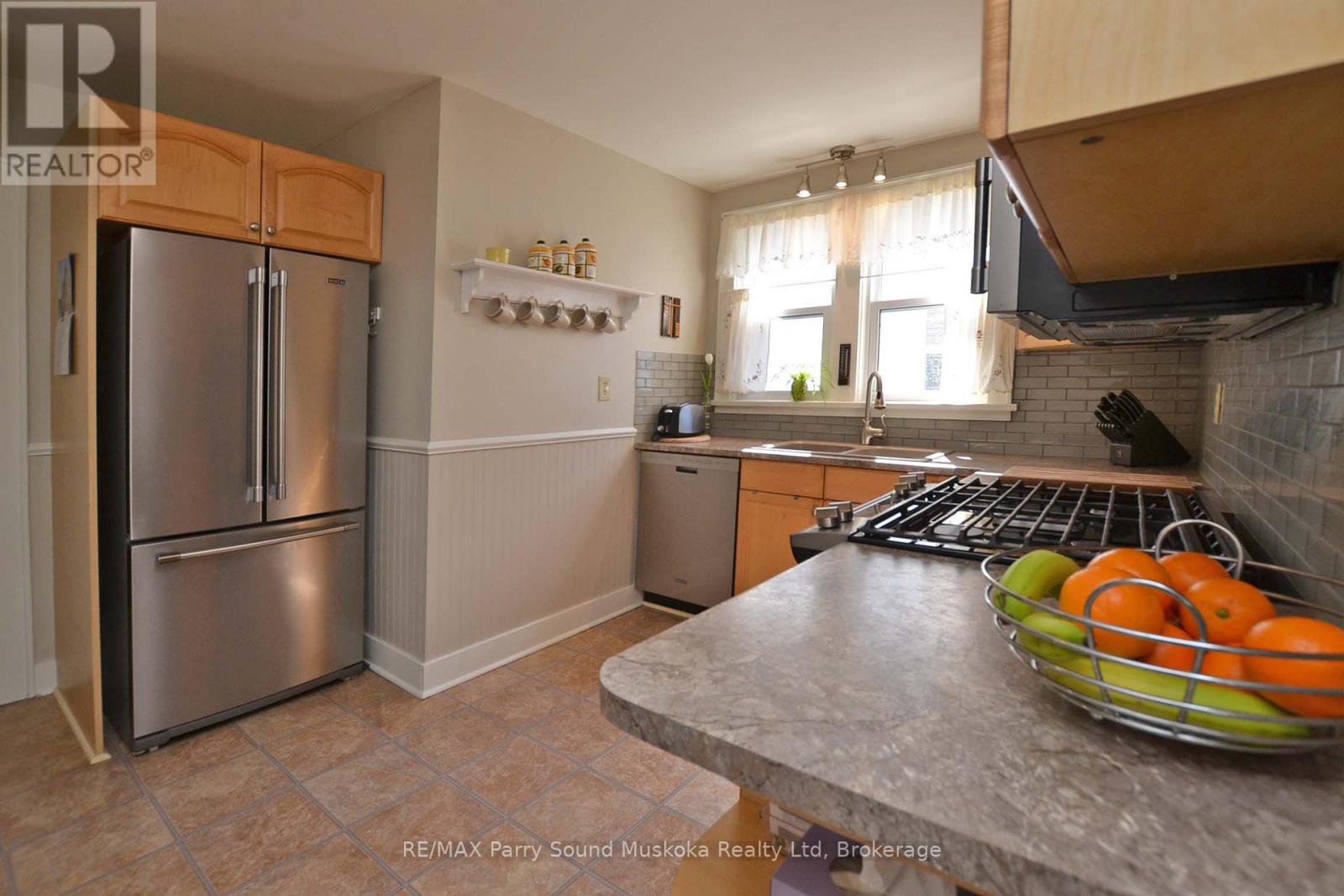 60 William Street, Parry Sound, Ontario  P2A 1V1 - Photo 9 - X12986324