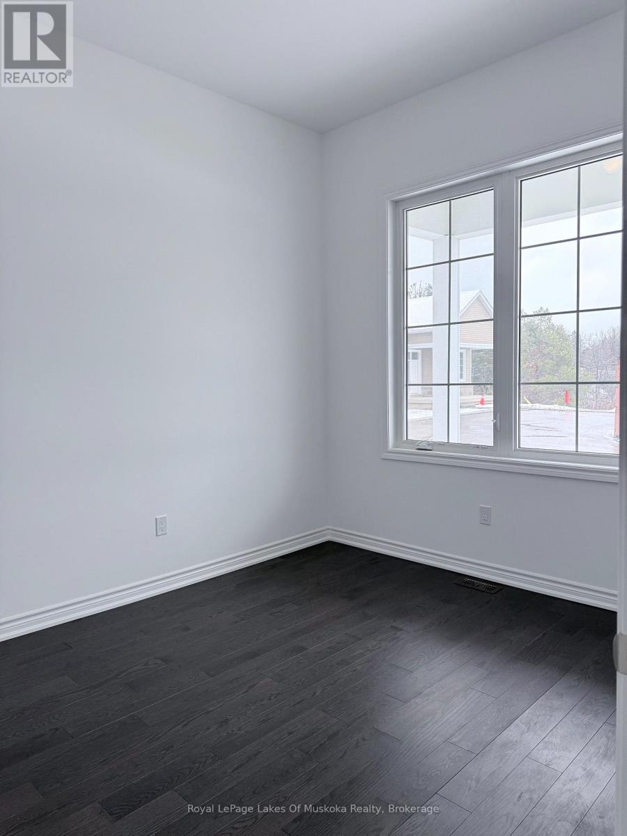 16 Turnberry Court, Bracebridge, Ontario  P1L 0N5 - Photo 3 - X12992944