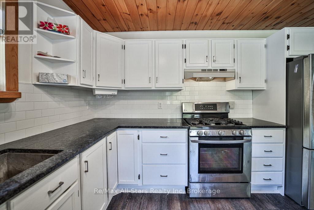 410 Etwell Road, Huntsville, Ontario  P1H 2J2 - Photo 13 - X12996726