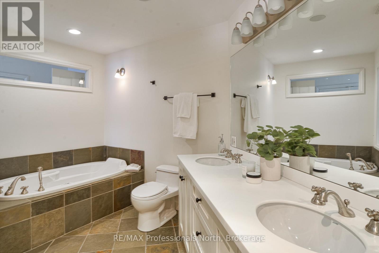 1009-2 Arts Road, Lake Of Bays, Ontario  P0A 1H0 - Photo 20 - X12999746