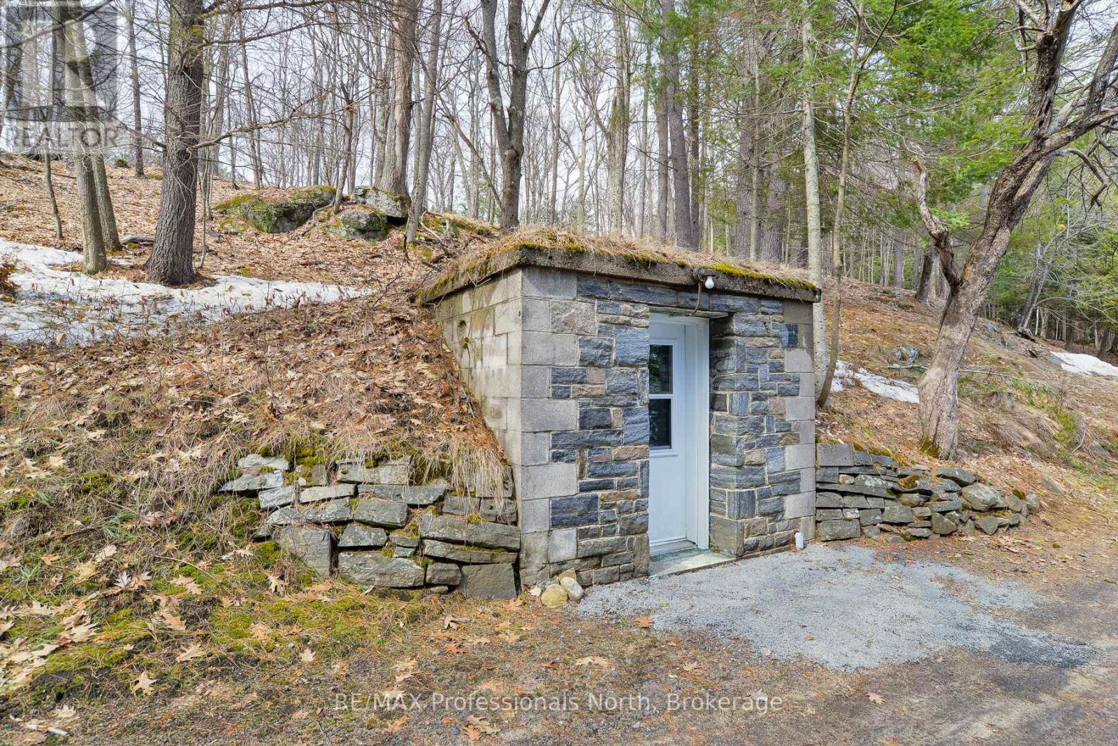 1009-2 Arts Road, Lake Of Bays, Ontario  P0A 1H0 - Photo 39 - X12999746