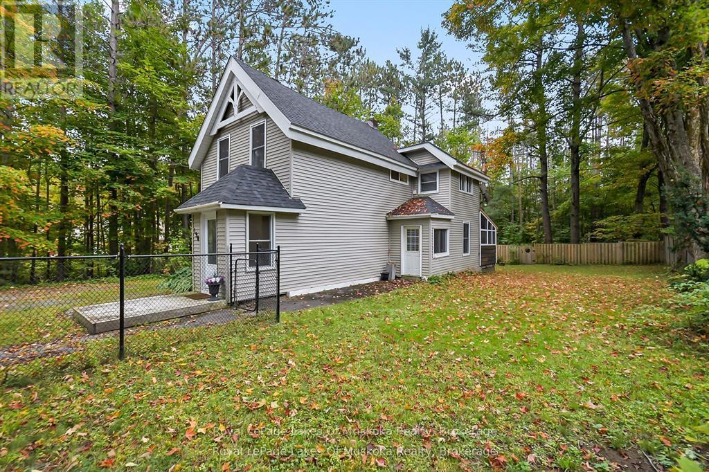 190 Maple Street, Bracebridge, Ontario  P1L 1K4 - Photo 1 - X13006150