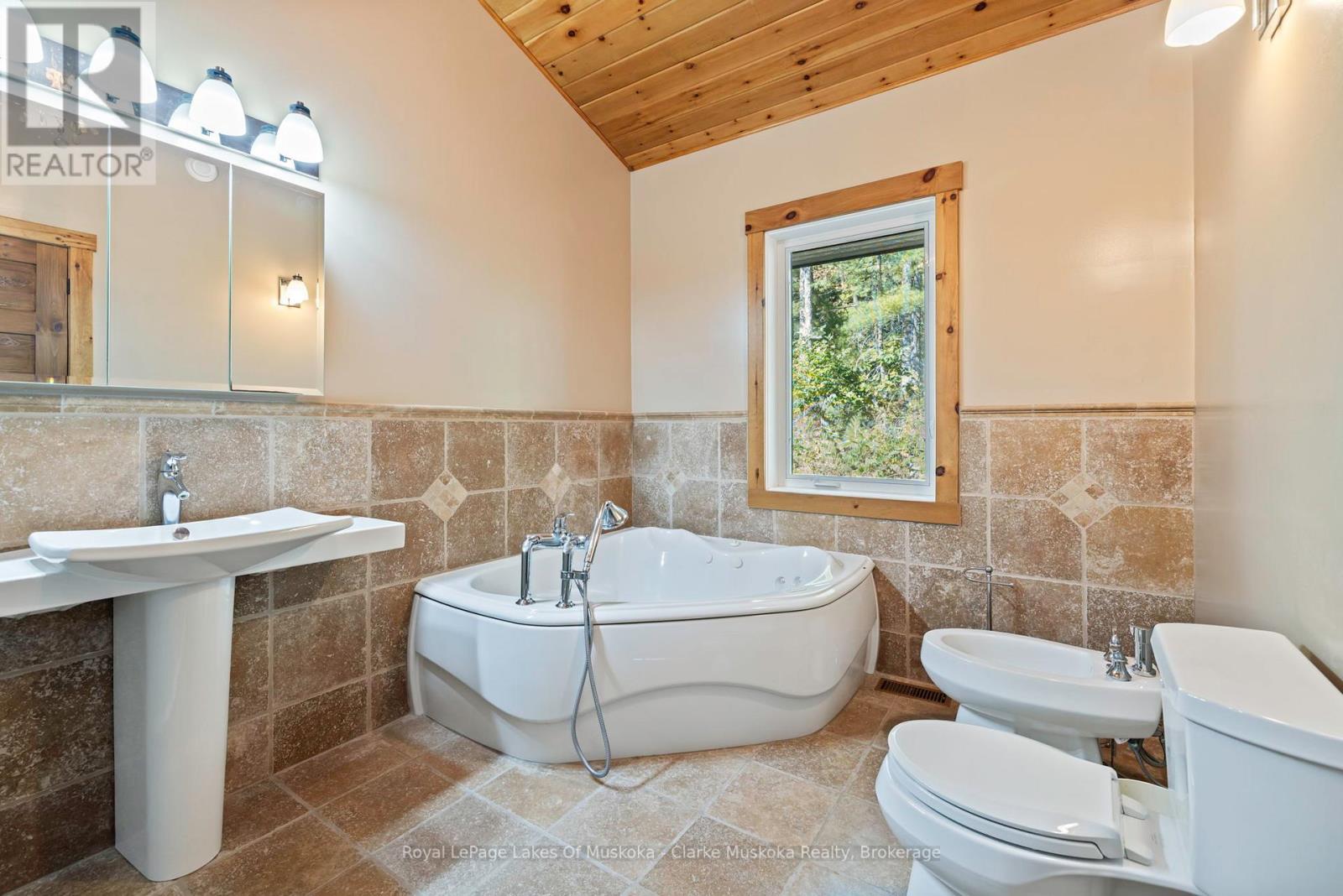 1064 Road 3200 & 0 Parkers Point Road, Gravenhurst, Ontario  P1P 1R2 - Photo 20 - X13006954