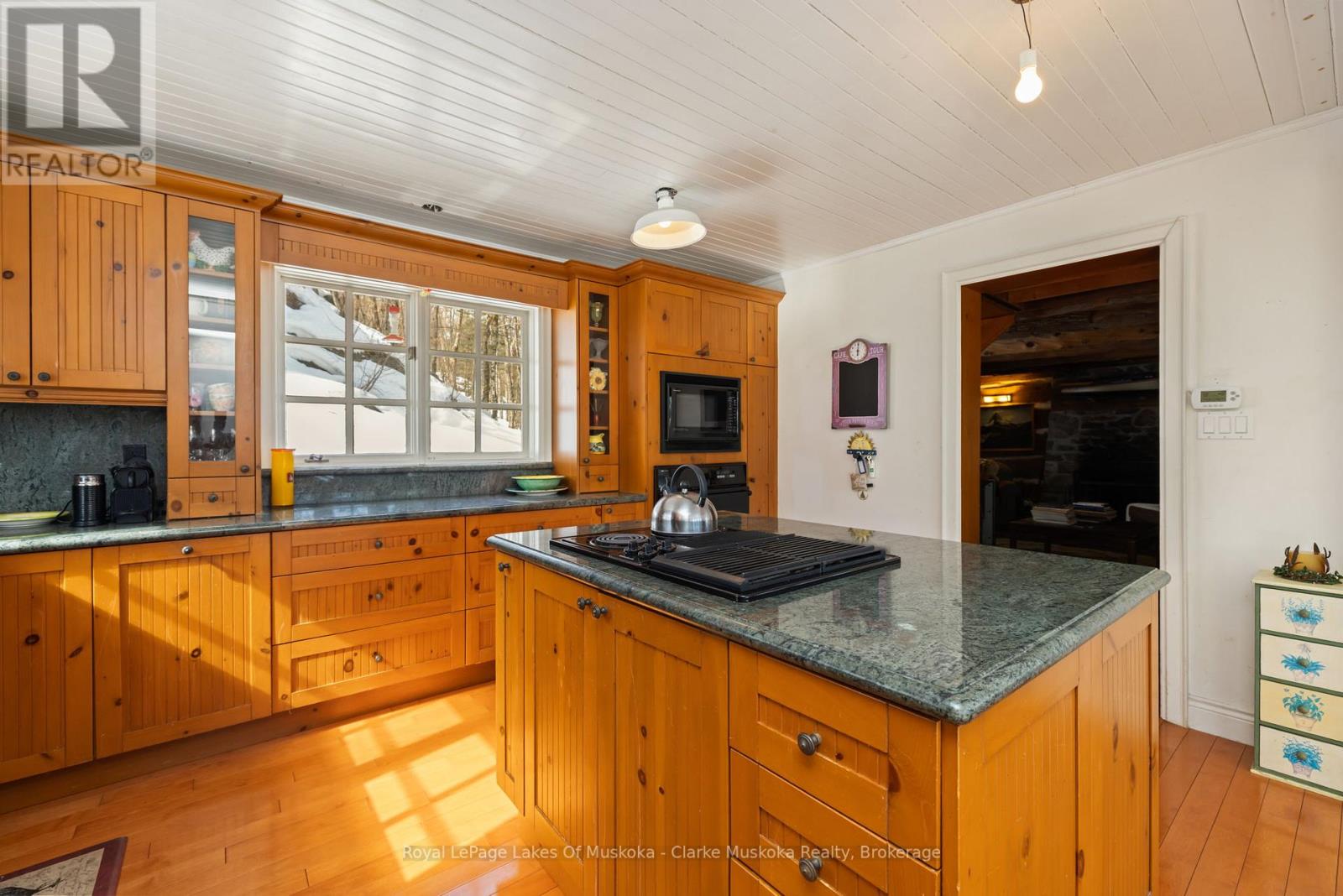 250 & 252 Clear Lake Road, Seguin, Ontario  P2A 2W8 - Photo 14 - X13007248