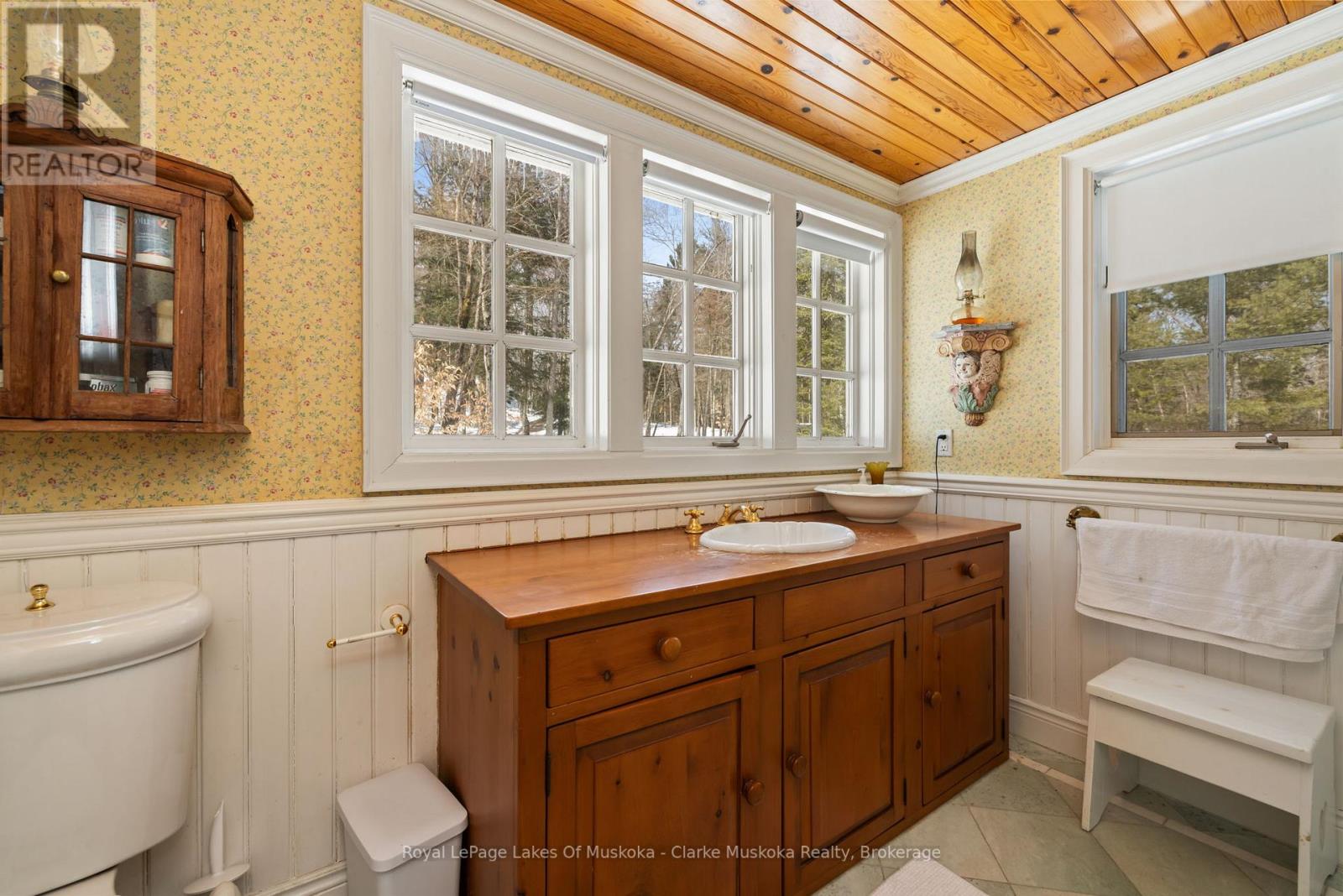 250 & 252 Clear Lake Road, Seguin, Ontario  P2A 2W8 - Photo 18 - X13007248