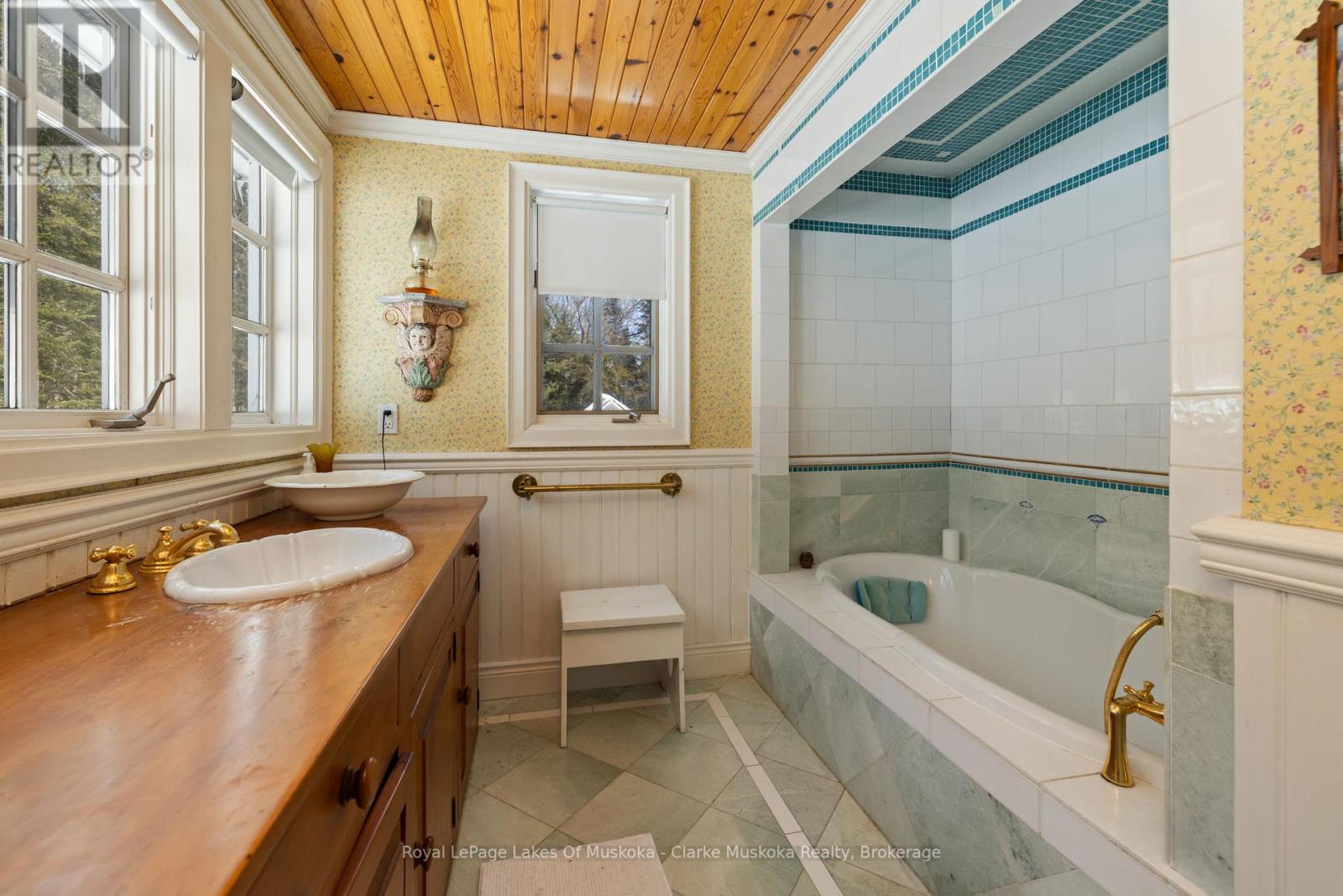 250 & 252 Clear Lake Road, Seguin, Ontario  P2A 2W8 - Photo 19 - X13007248