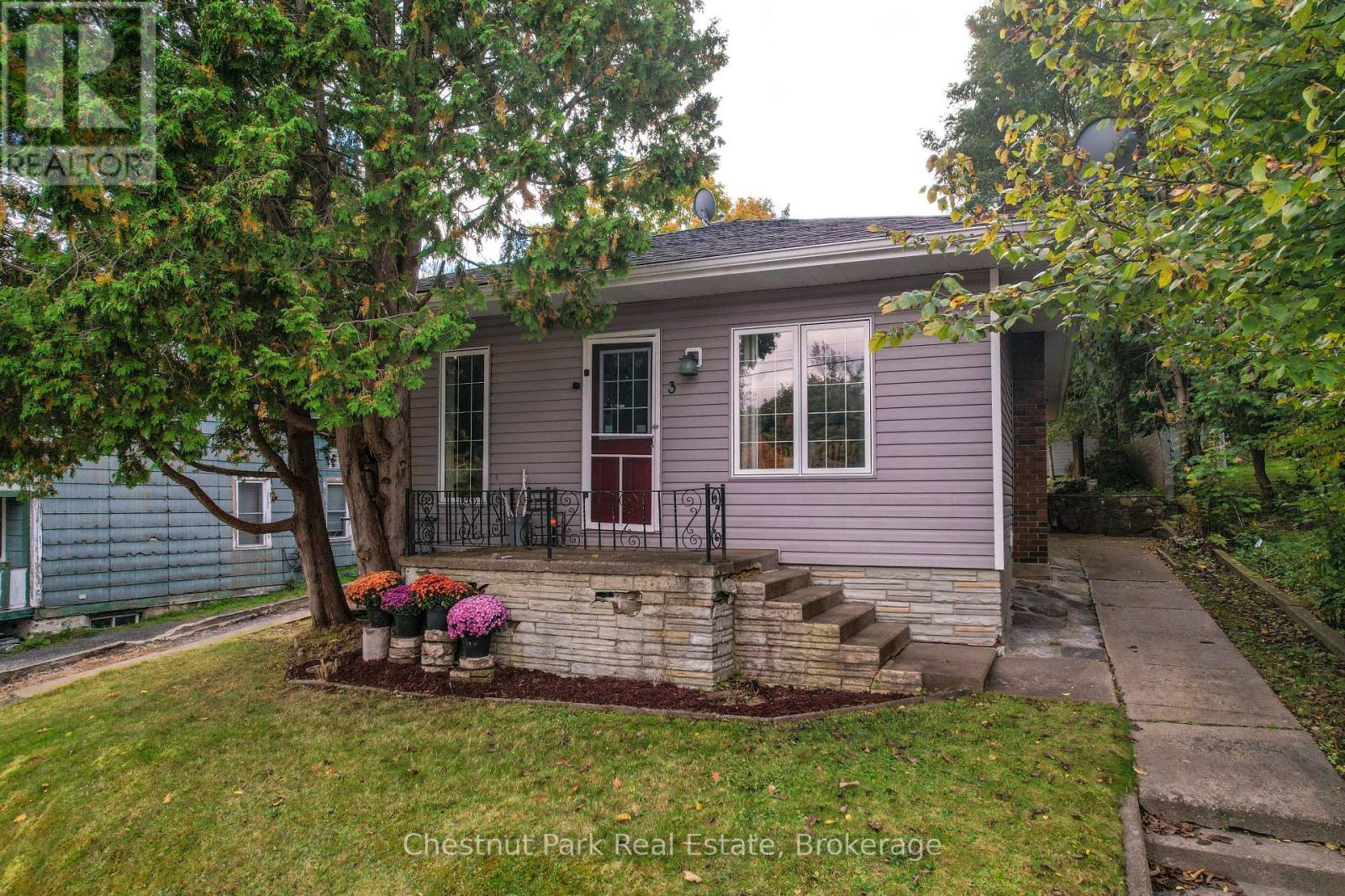 3 Cora Street E, Huntsville, Ontario  P1H 1T5 - Photo 1 - X13019640