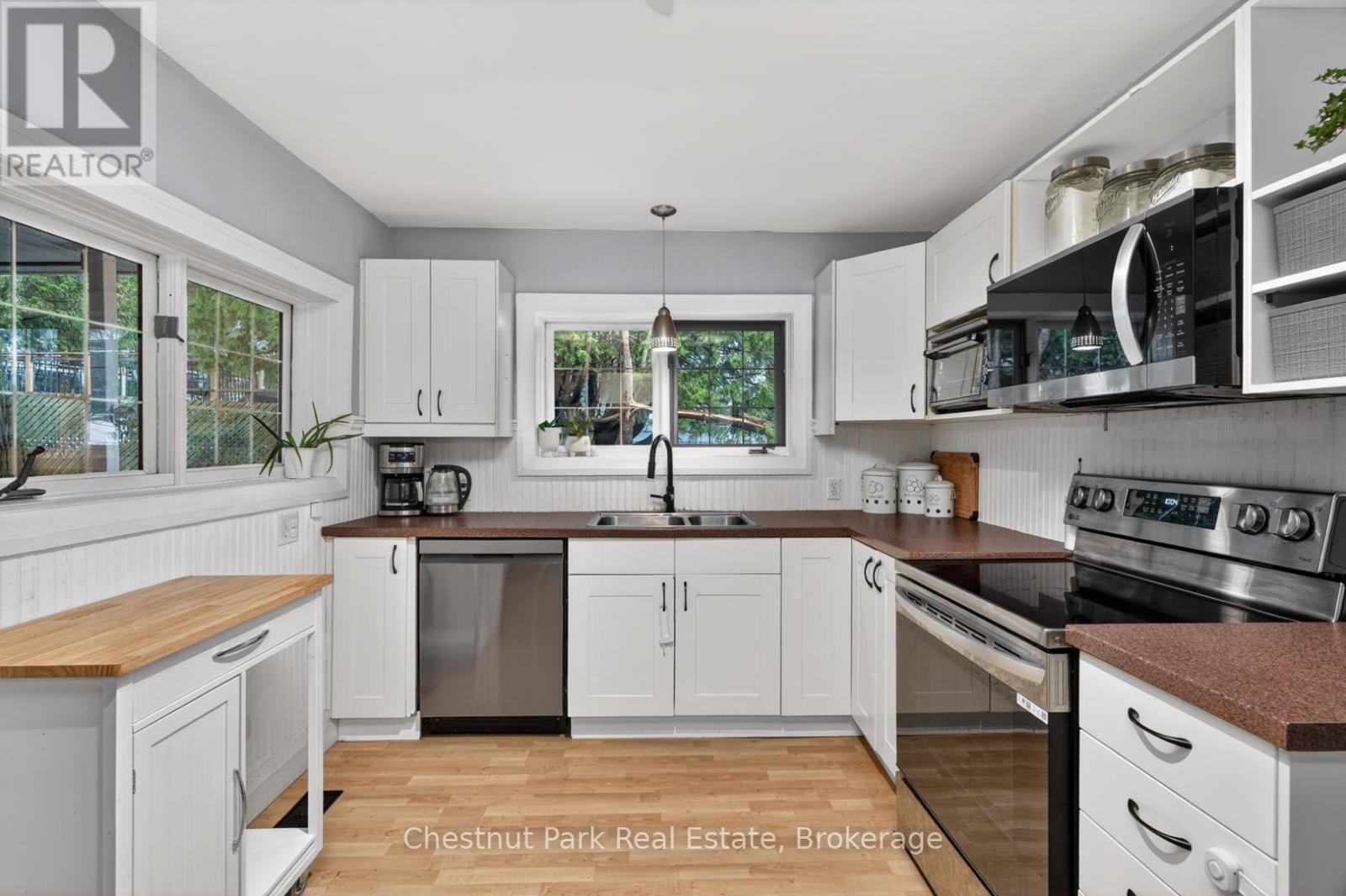 3 Cora Street E, Huntsville, Ontario  P1H 1T5 - Photo 2 - X13019640