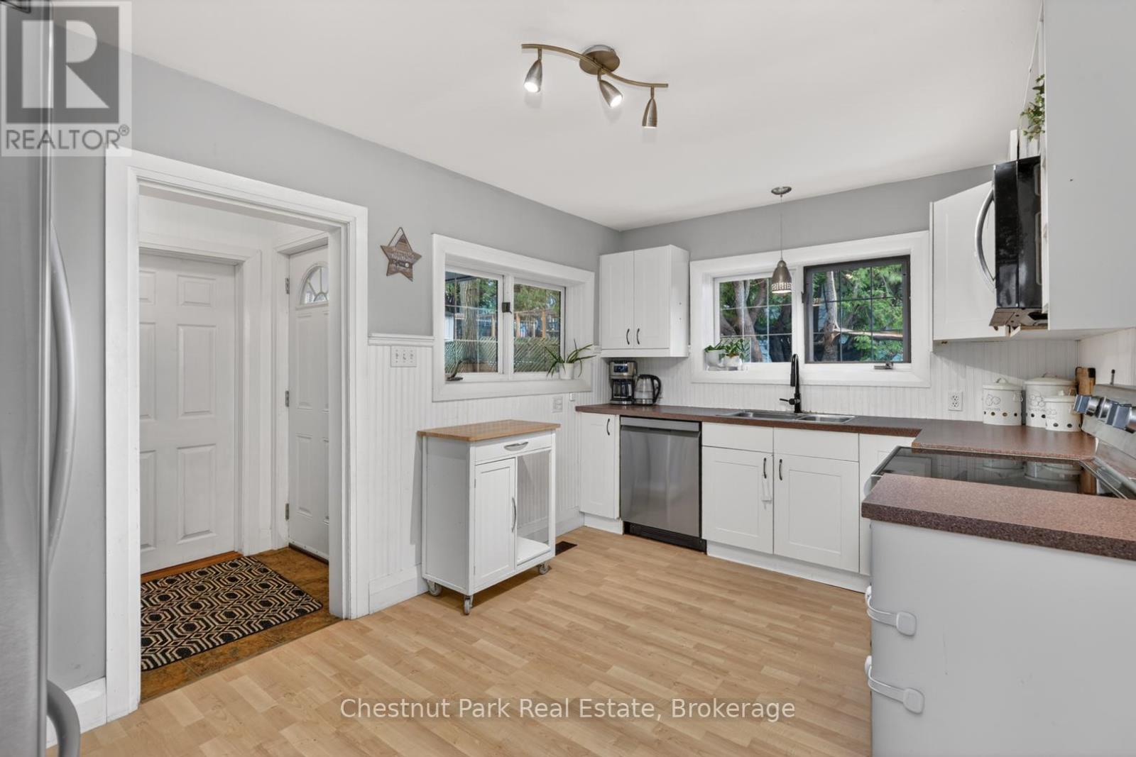 3 Cora Street E, Huntsville, Ontario  P1H 1T5 - Photo 4 - X13019640