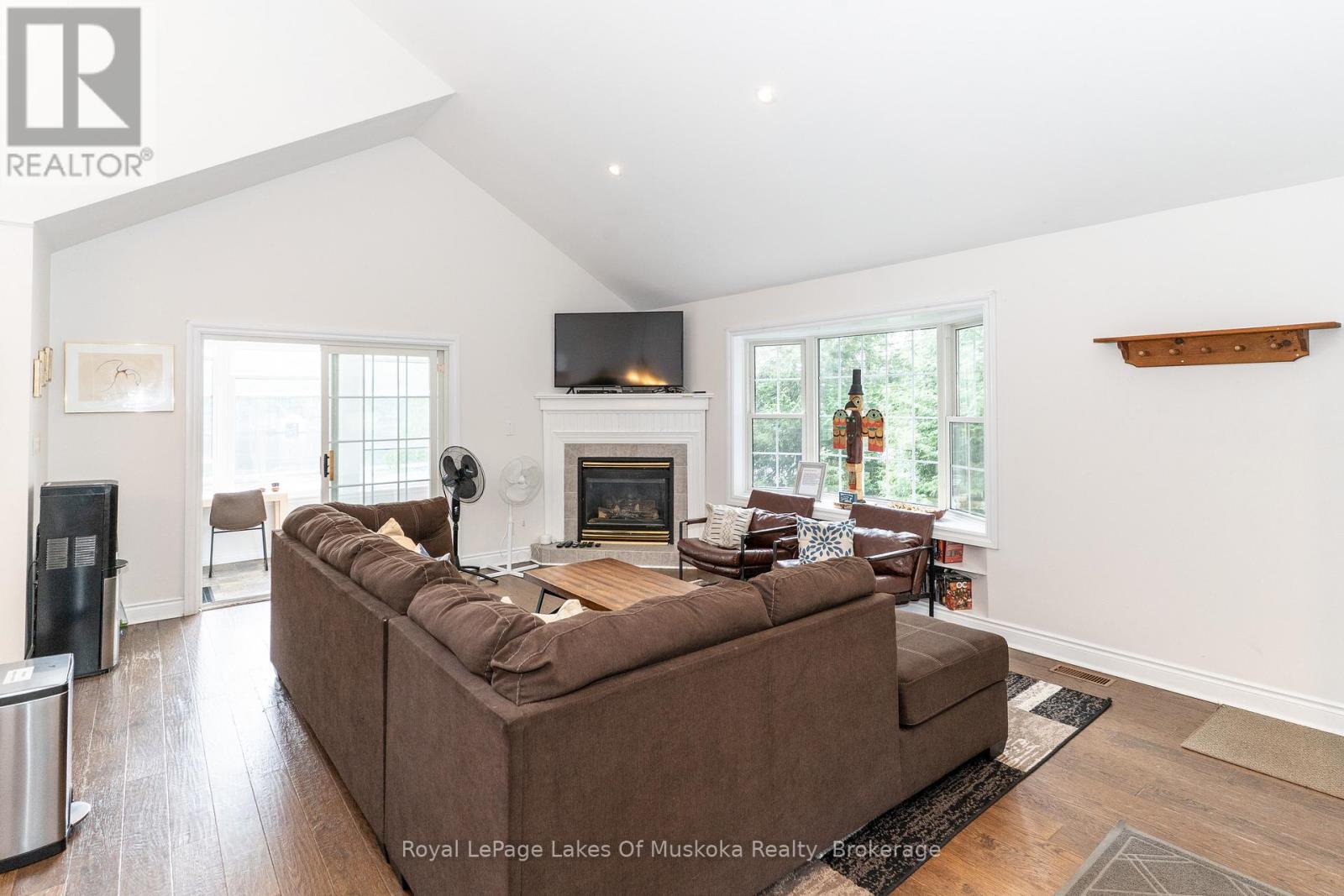 49 Pinetree Road, Gravenhurst, Ontario  P1P 1R2 - Photo 5 - X13019996