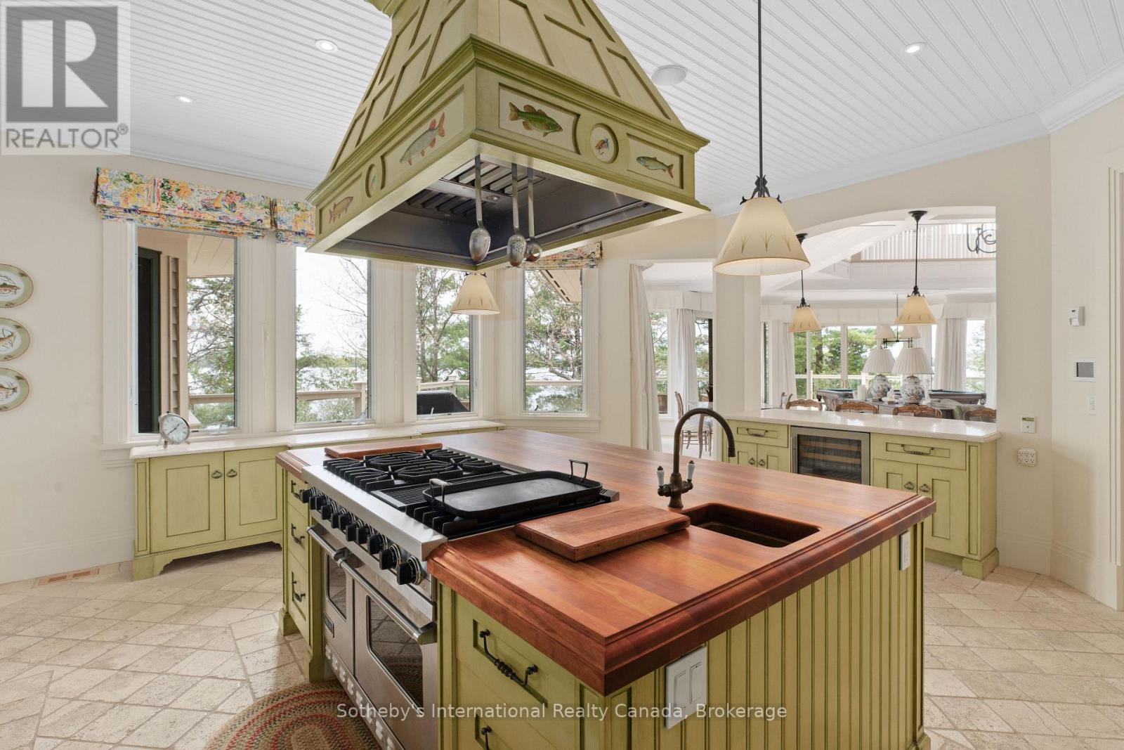 Point Cottage - 1250 Waldmere Road, Bracebridge, Ontario  P1L 1W8 - Photo 10 - X13032024