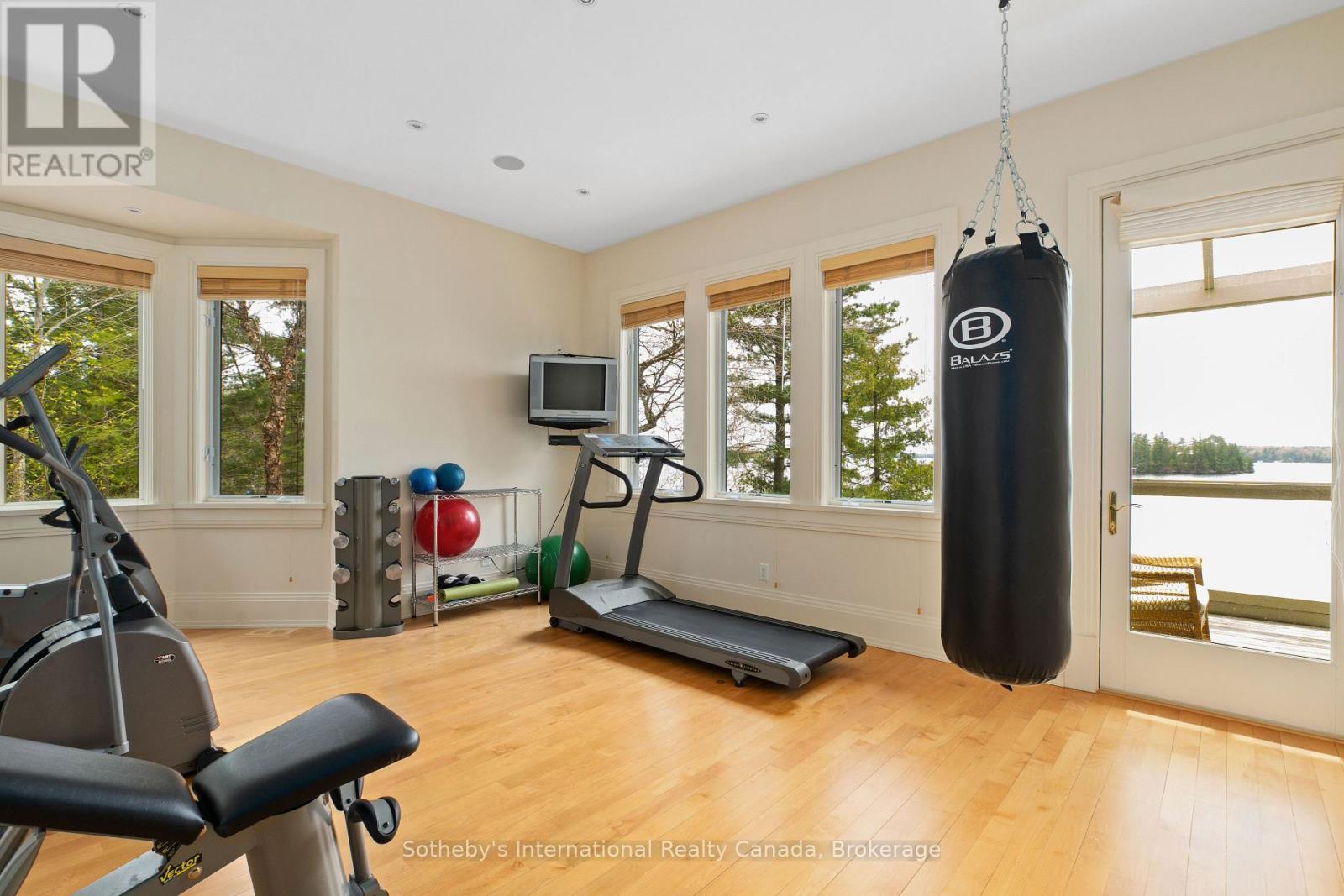 Point Cottage - 1250 Waldmere Road, Bracebridge, Ontario  P1L 1W8 - Photo 12 - X13032024