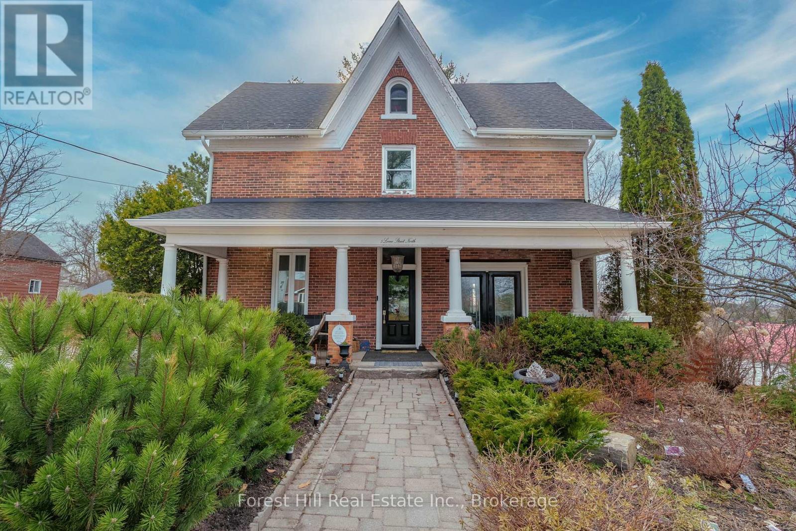 5 Lorne Street N, Huntsville, Ontario  P1H 2G1 - Photo 1 - X13043784
