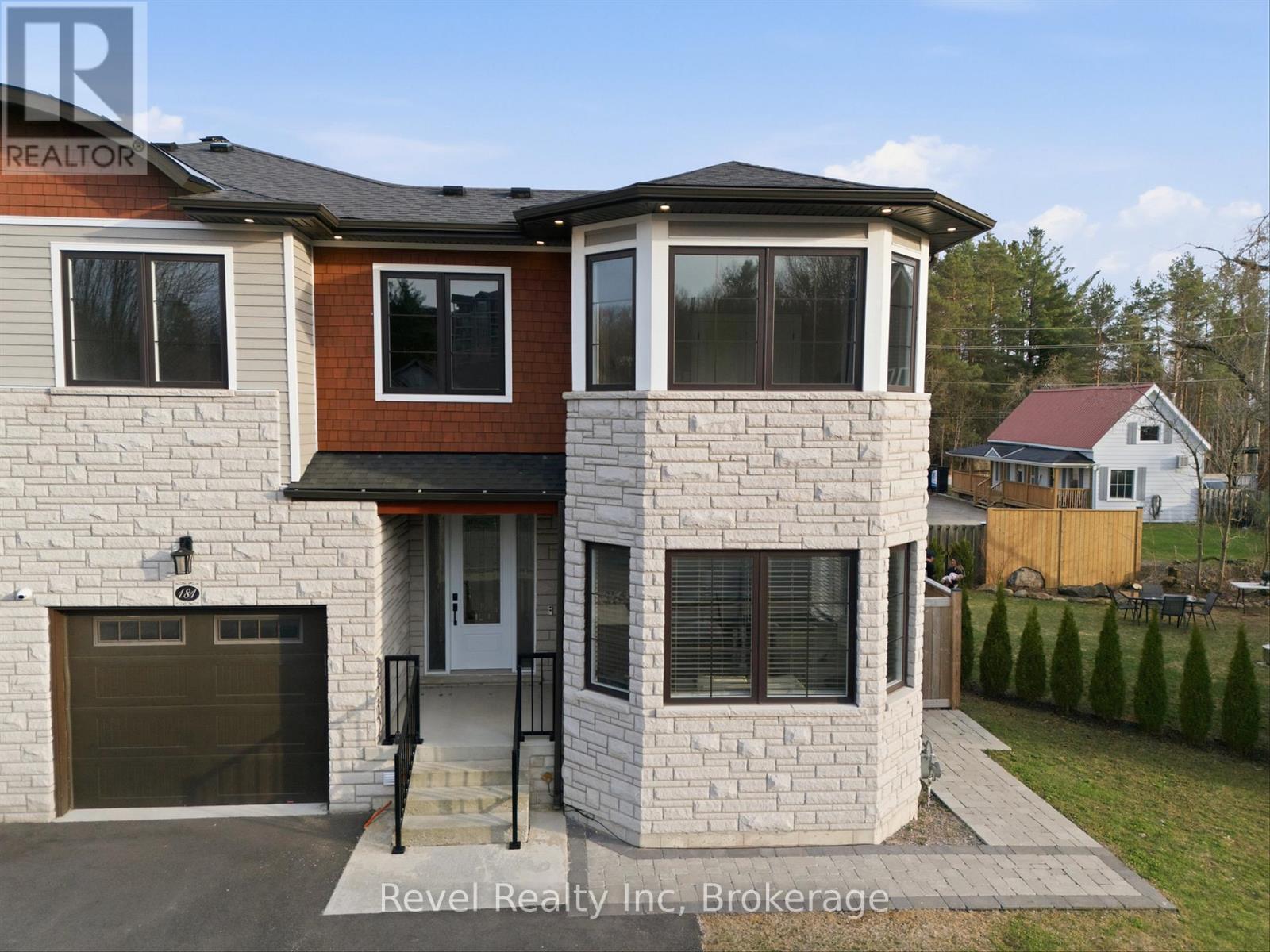 181 Anglo Street, Bracebridge, Ontario P1L 2H3 - Photo 1 - X13044830