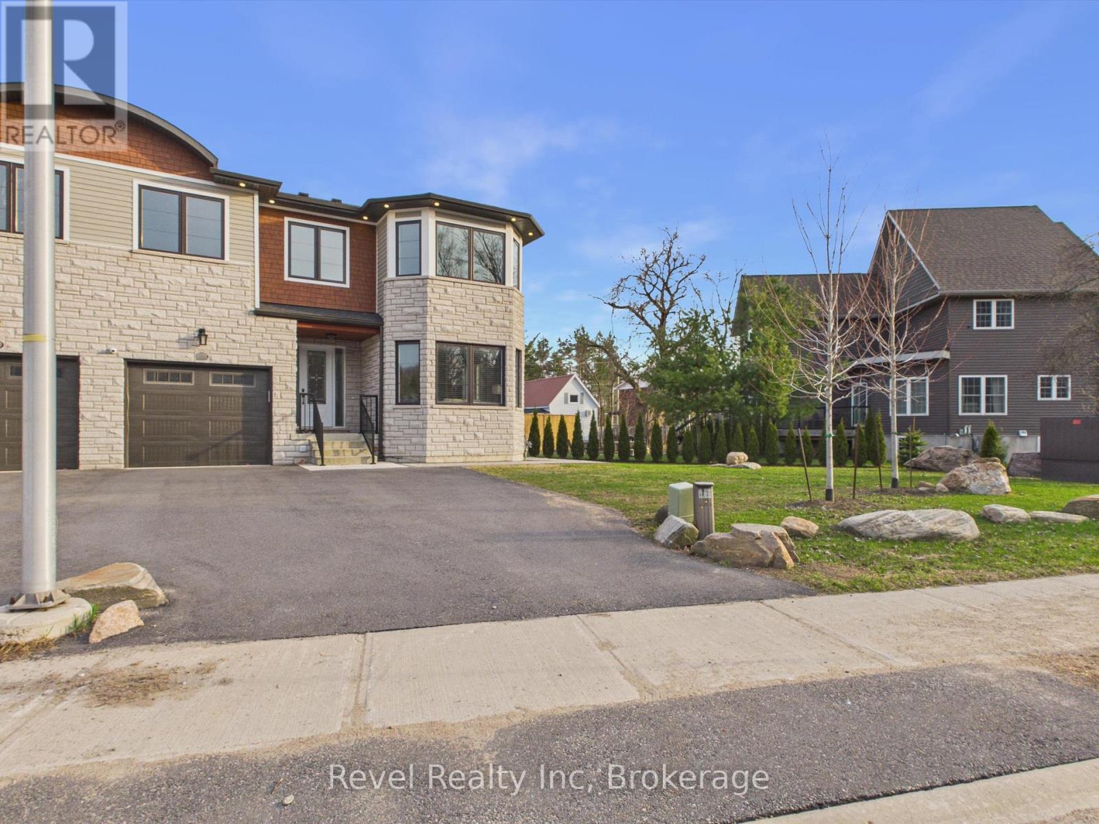 181 Anglo Street, Bracebridge, Ontario P1L 2H3 - Photo 2 - X13044830