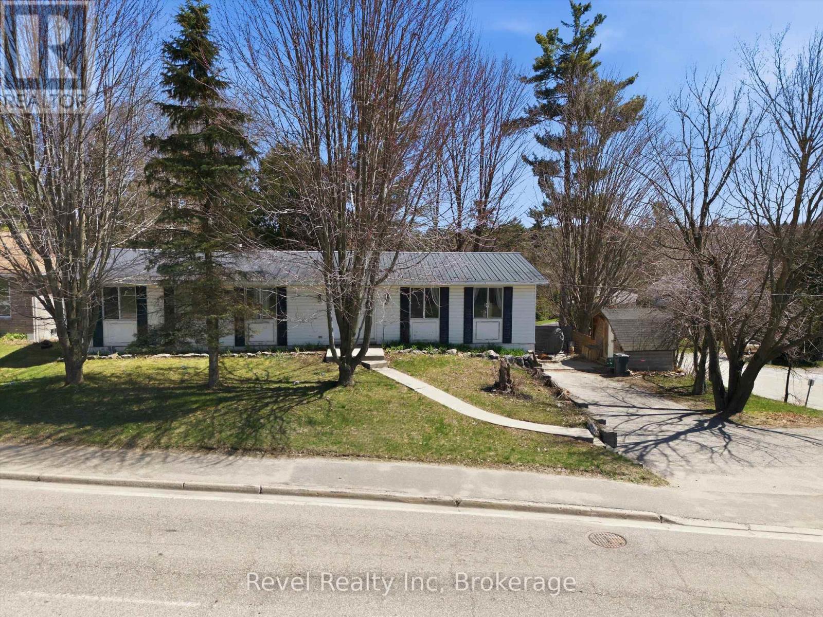 3 Wellington Street, Bracebridge, Ontario  P1L 1E8 - Photo 1 - X13053256