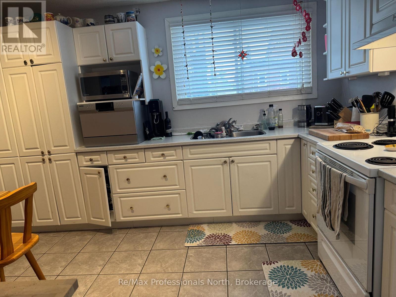 141 Hotchkiss Street, Gravenhurst, Ontario  P1P 1H6 - Photo 10 - X13055748