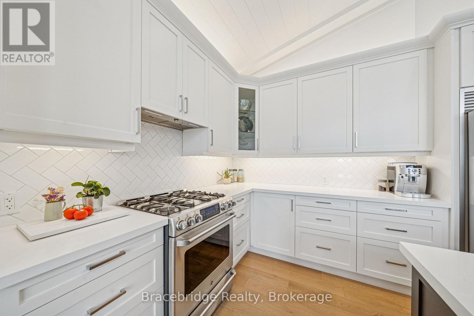 1006 Stephens Bay Road, Bracebridge, Ontario  P1L 1X2 - Photo 12 - X13060412