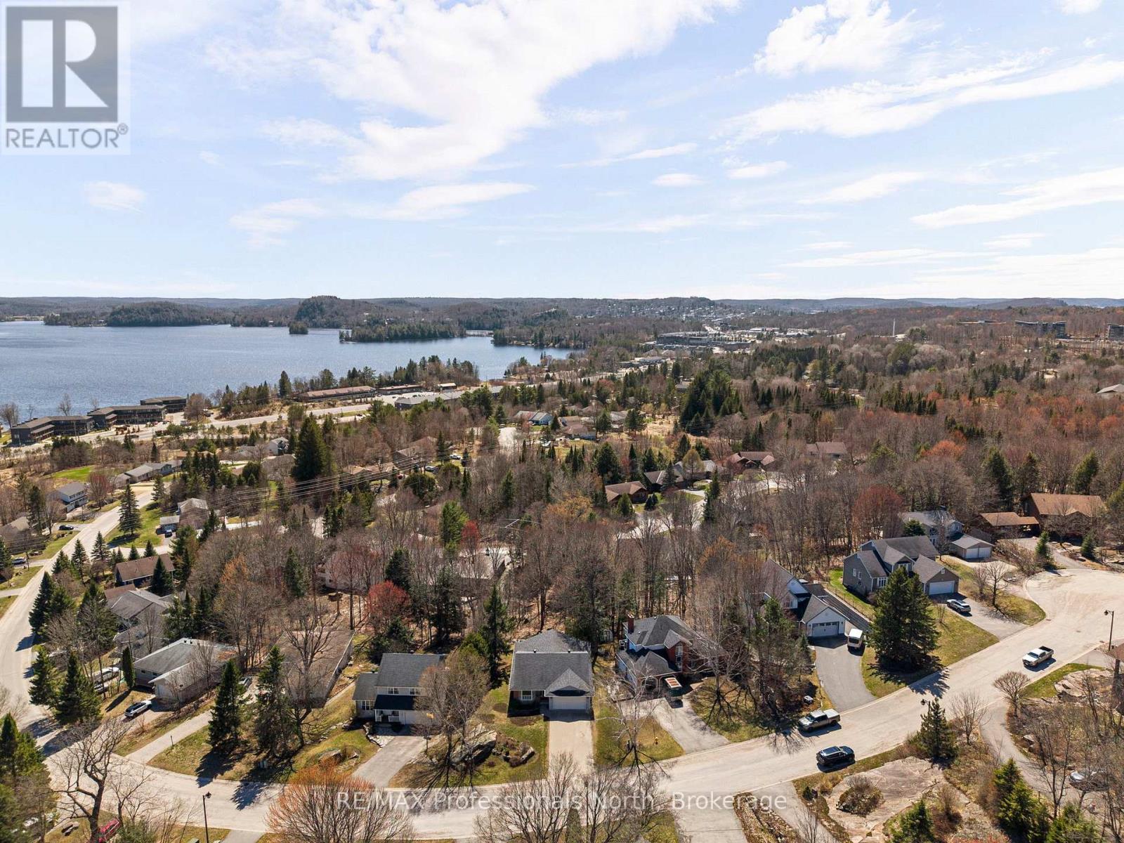39 Glenwood Drive, Huntsville, Ontario  P1H 1B6 - Photo 2 - X13061478