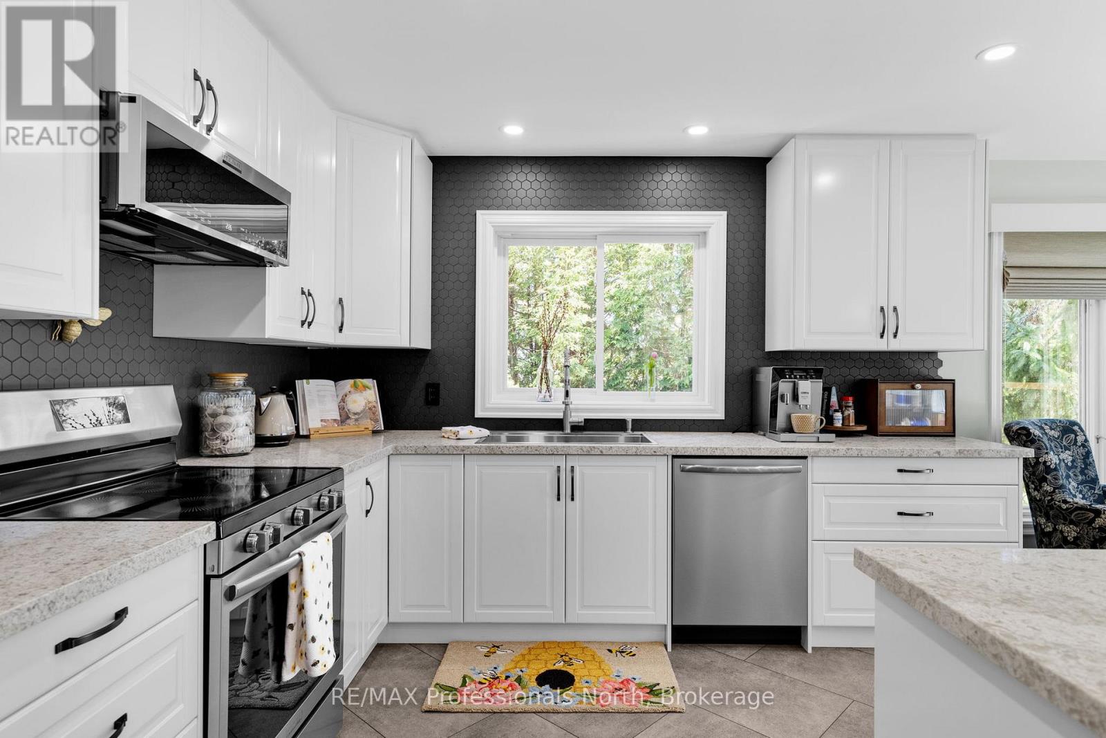 39 Glenwood Drive, Huntsville, Ontario  P1H 1B6 - Photo 6 - X13061478