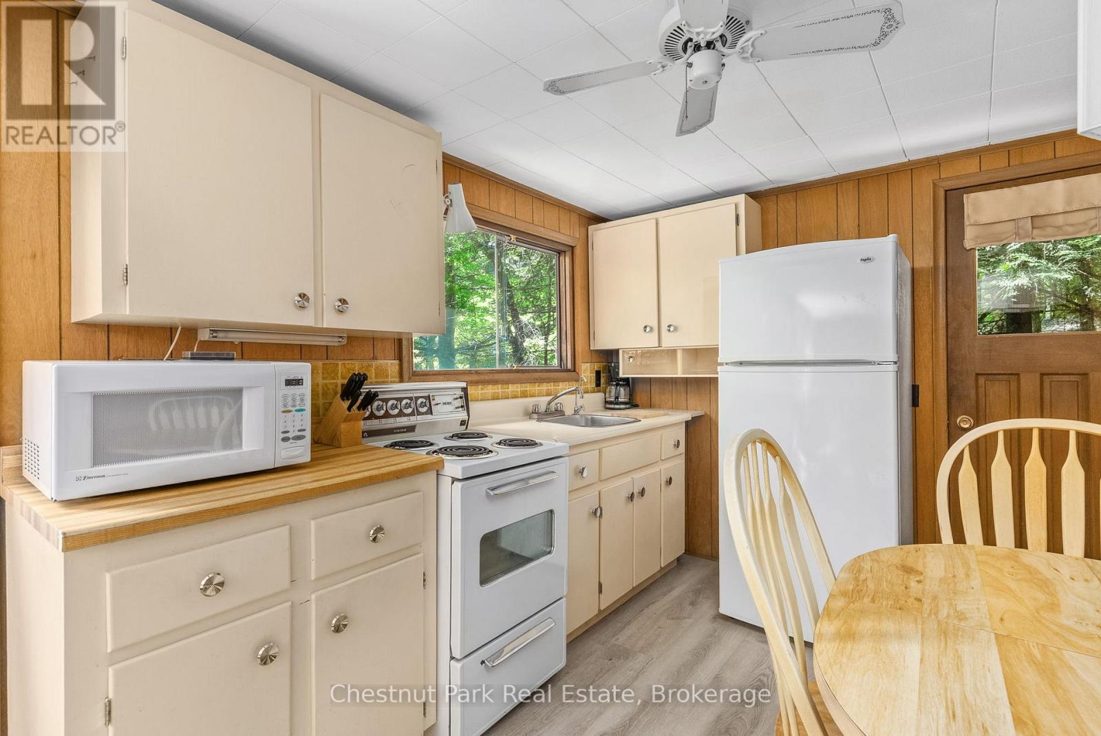 1054 10 Deewood Drive, Muskoka Lakes, Ontario  P0B 1M0 - Photo 17 - X13068160