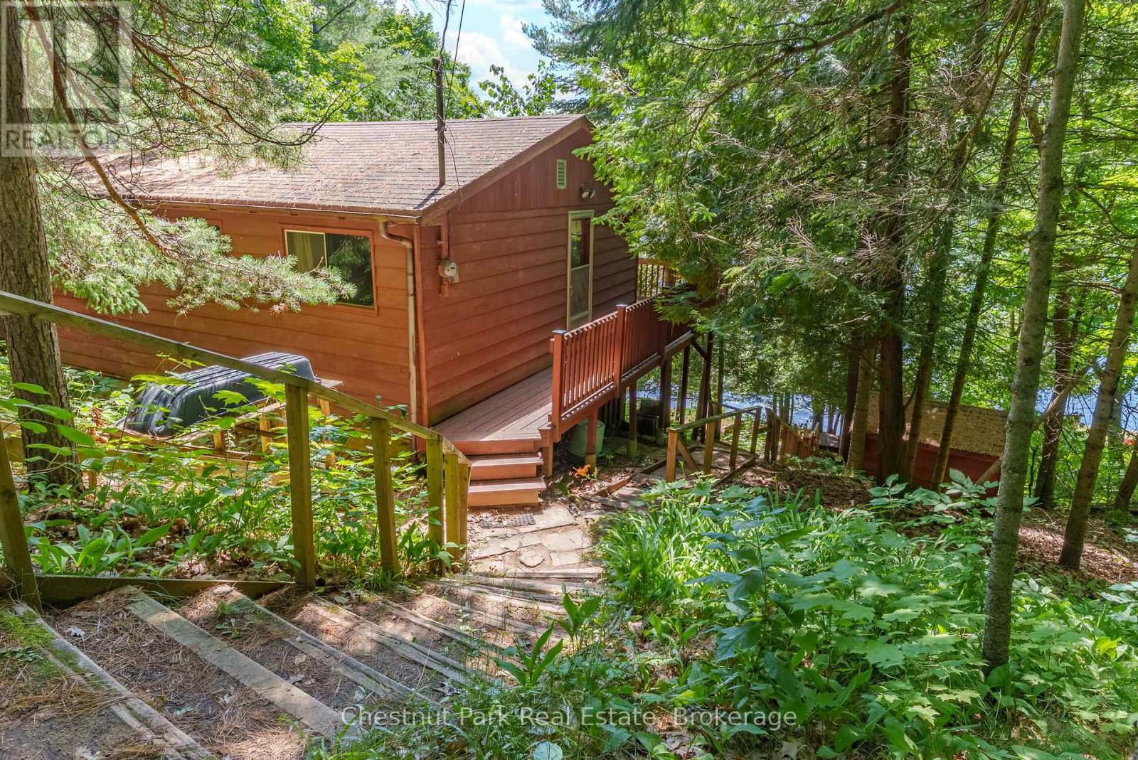 1054 10 Deewood Drive, Muskoka Lakes, Ontario  P0B 1M0 - Photo 2 - X13068160