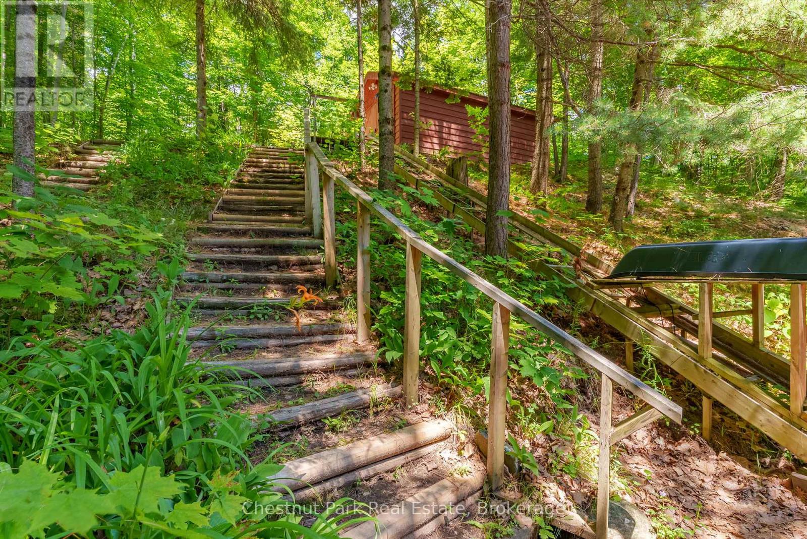 1054 10 Deewood Drive, Muskoka Lakes, Ontario  P0B 1M0 - Photo 3 - X13068160