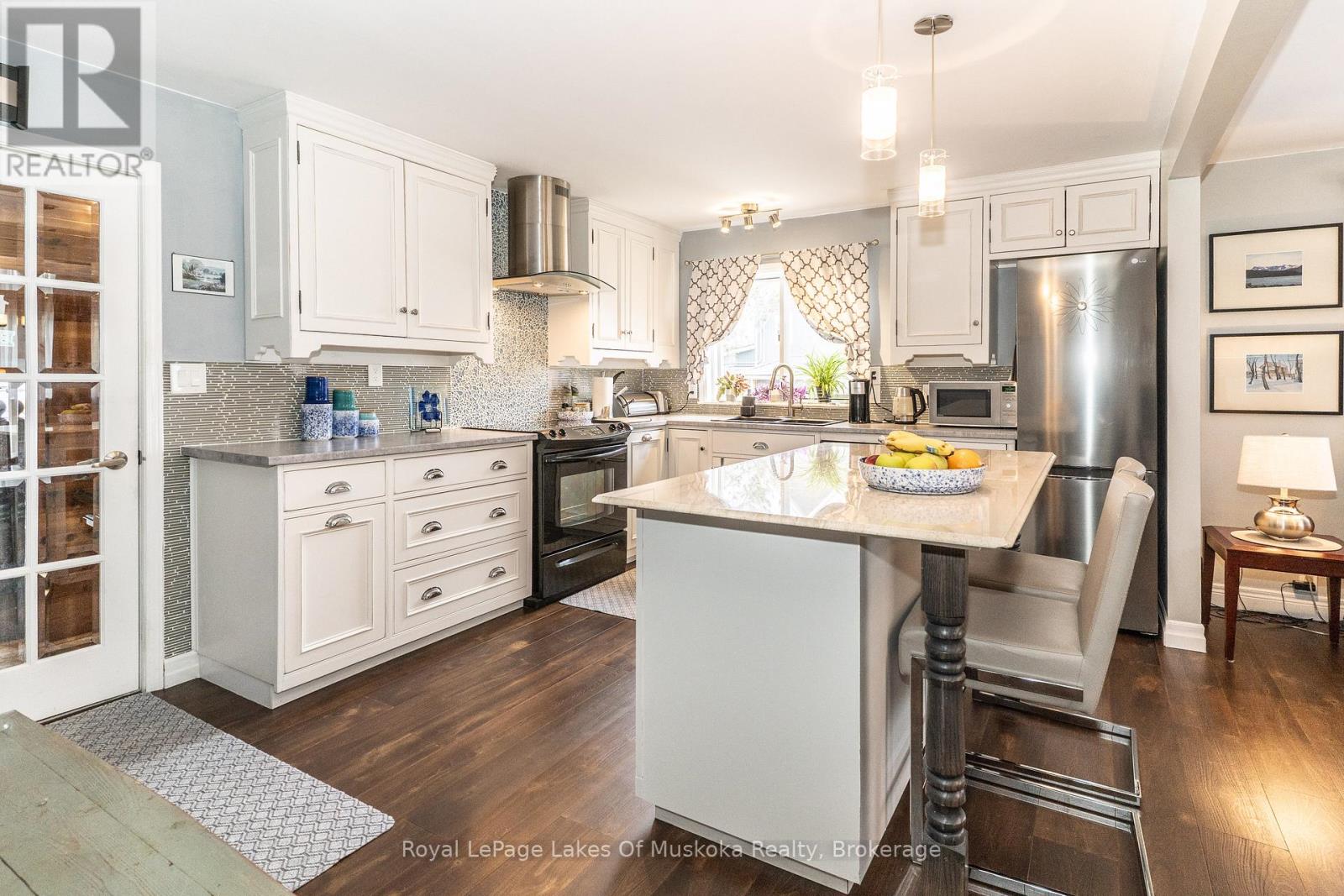 295 Bishop Street, Gravenhurst, Ontario  P1P 1J6 - Photo 2 - X13068426
