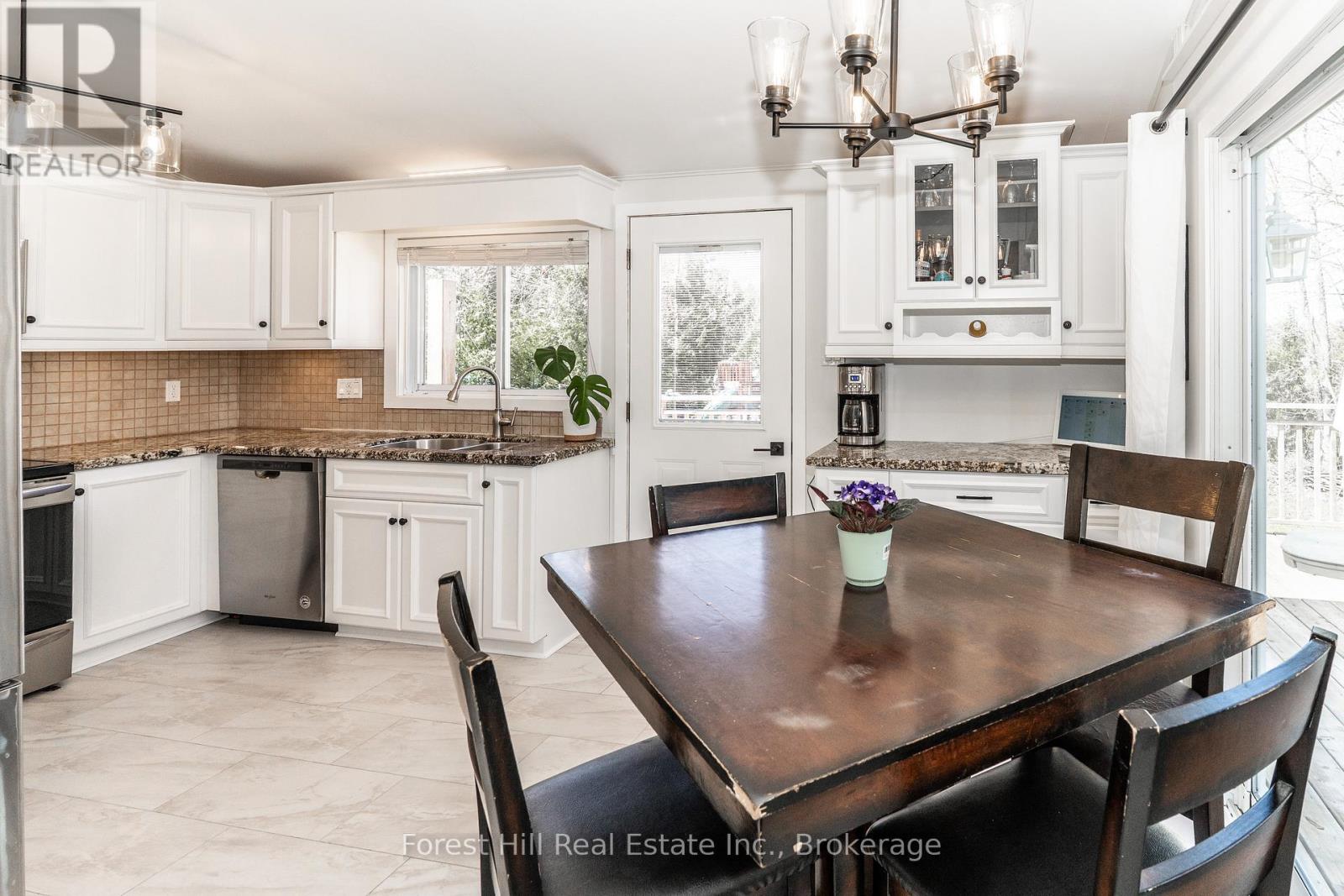 1022 Burgess Avenue, Muskoka Lakes, Ontario  P0C 1A0 - Photo 7 - X13069030