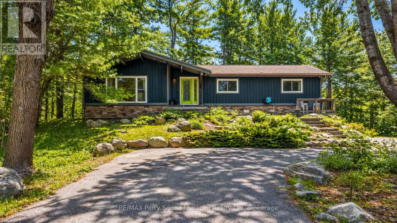 11 Brenda Avenue, Parry Sound, Ontario  P2A 2Y9 - Photo 1 - X13070506