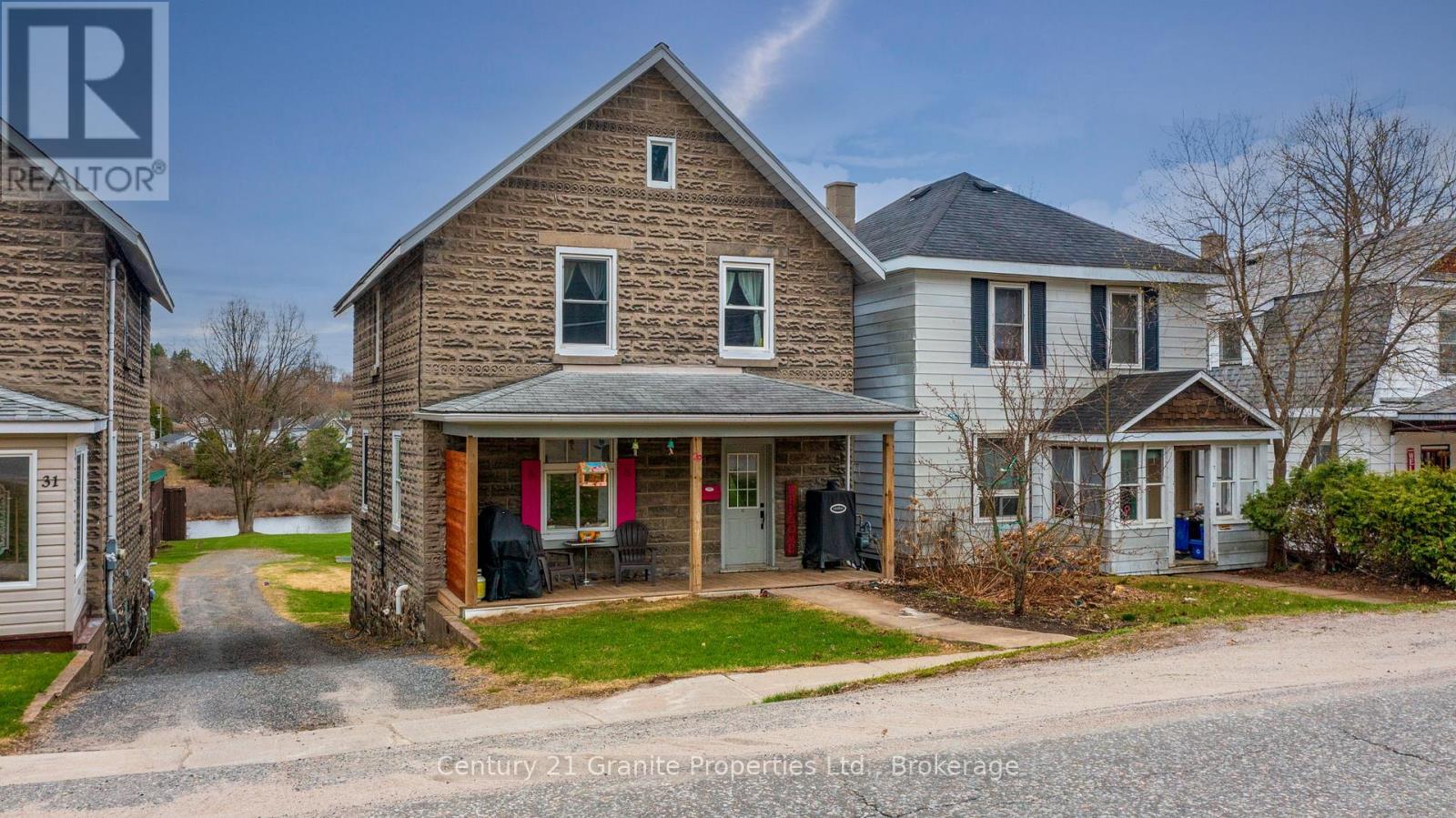 29 William Street, Parry Sound, Ontario  P2A 1V2 - Photo 1 - X13073046