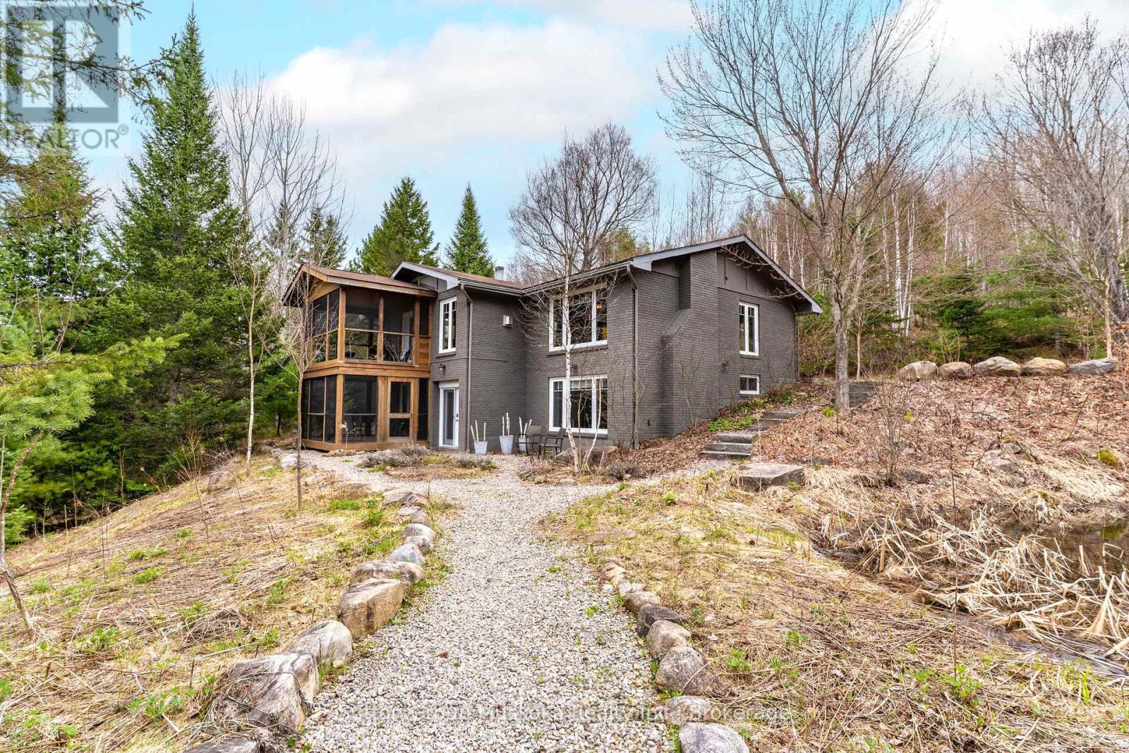 209 Swallowdale Road, Huntsville, Ontario  P1H 0A5 - Photo 1 - X13077080