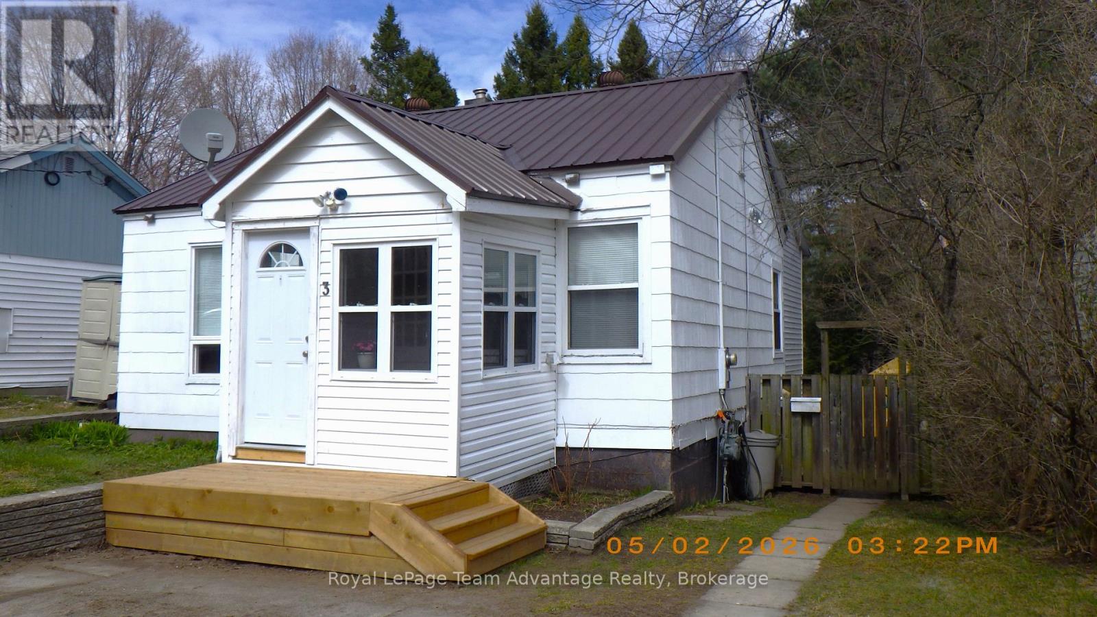 3 Riverdale Road, Parry Sound, Ontario P2A 1N8 - Photo 1 - X13086714
