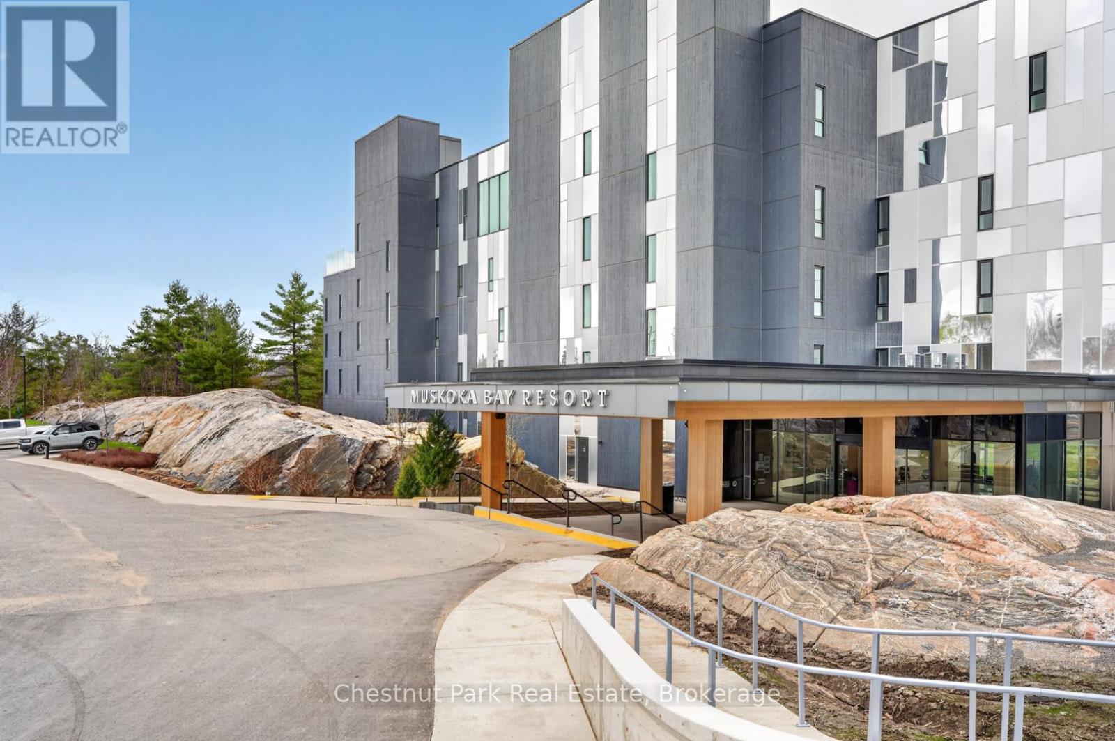 210 - 120 Carrick Trail, Gravenhurst, Ontario  P1P 0B6 - Photo 1 - X13089534
