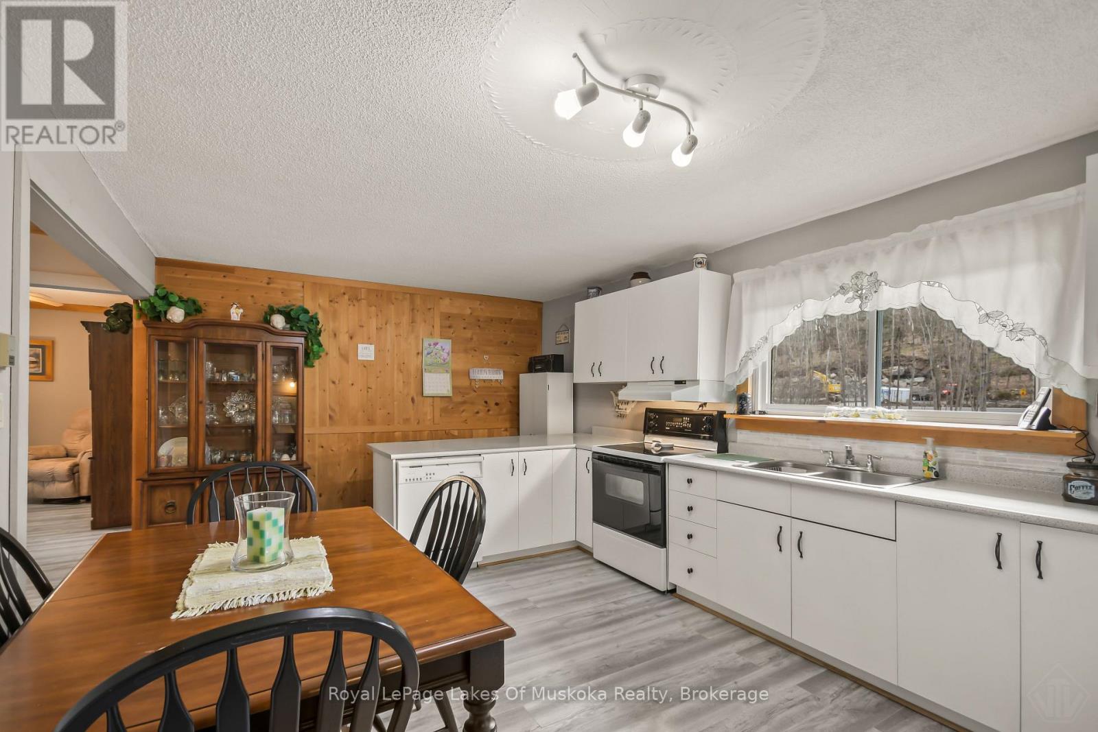 1040 Windermere Road, Muskoka Lakes, Ontario P0B 1M0 - Photo 3 - X13091066