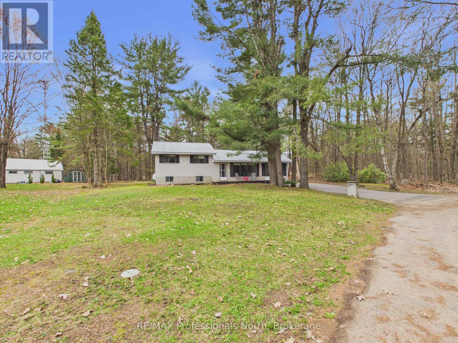 11 Beacon Lane, Bracebridge, Ontario  P1L 1L6 - Photo 2 - X13097744