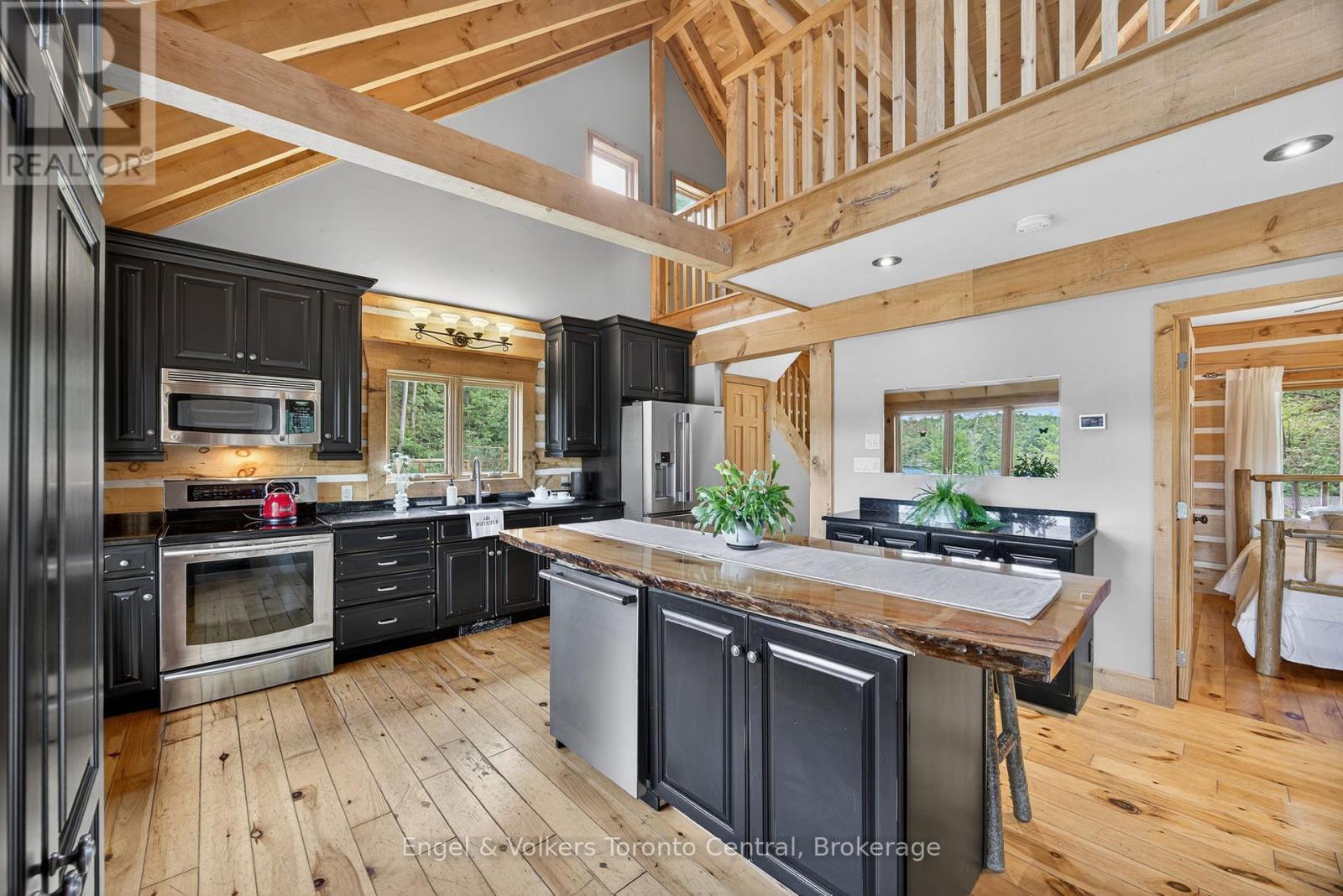 1042 Amanda Lane, Gravenhurst, Ontario P1P 1R3 - Photo 17 - X13099690