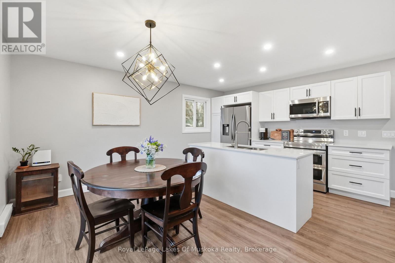 12 Manominee Street, Huntsville, Ontario  P1H 1H2 - Photo 3 - X13109850