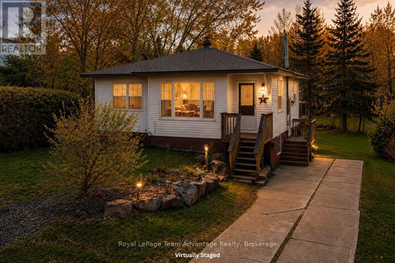 2 Meadow Street, Parry Sound, Ontario  P2A 2L9 - Photo 1 - X13112010