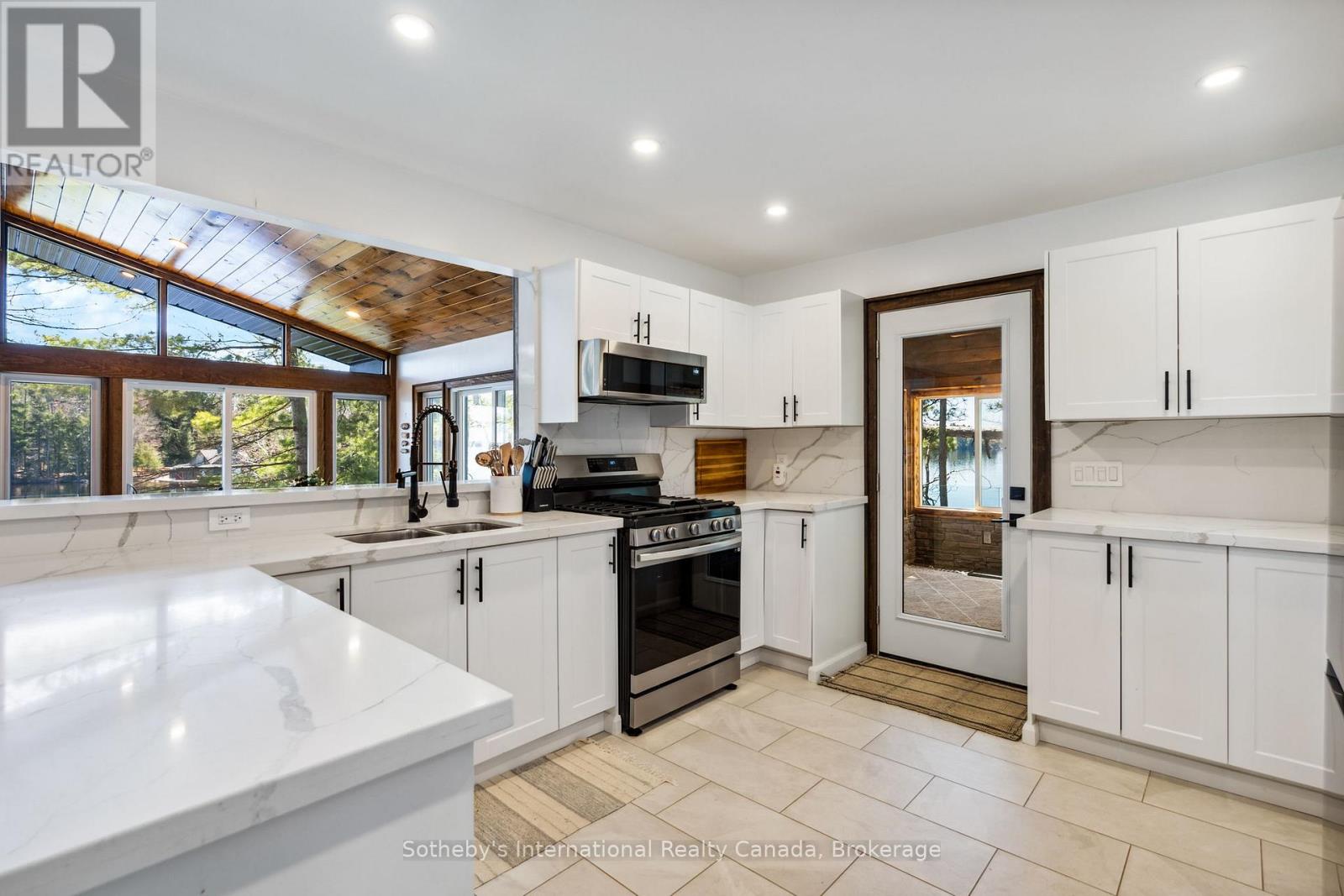 29 Beachgrove Island 33lm, Gravenhurst, Ontario P1P 1R2 - Photo 9 - X13117108