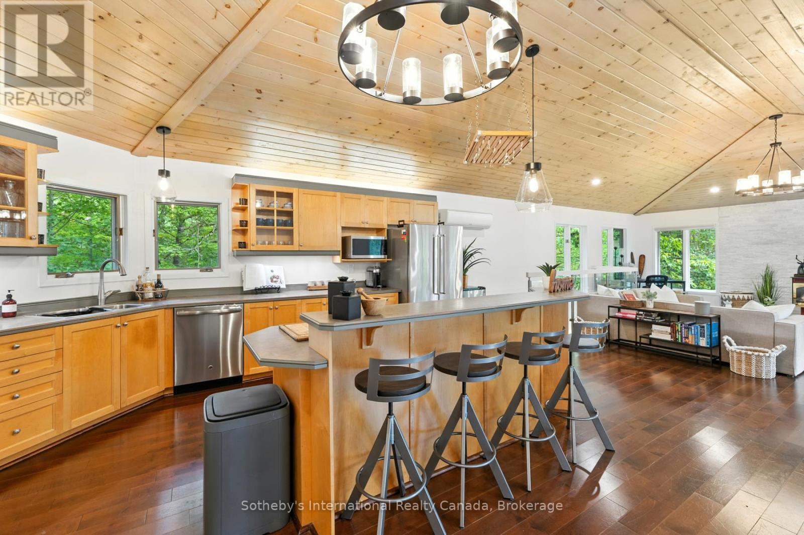 1060 North Kahshe Lake Road, Gravenhurst, Ontario P0E 1G0 - Photo 1 - X13117664