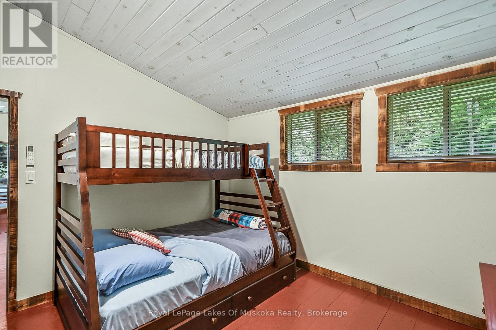 1009 Kirbys Beach Road, Bracebridge, Ontario P1L 1X2 - Photo 9 - X13120952
