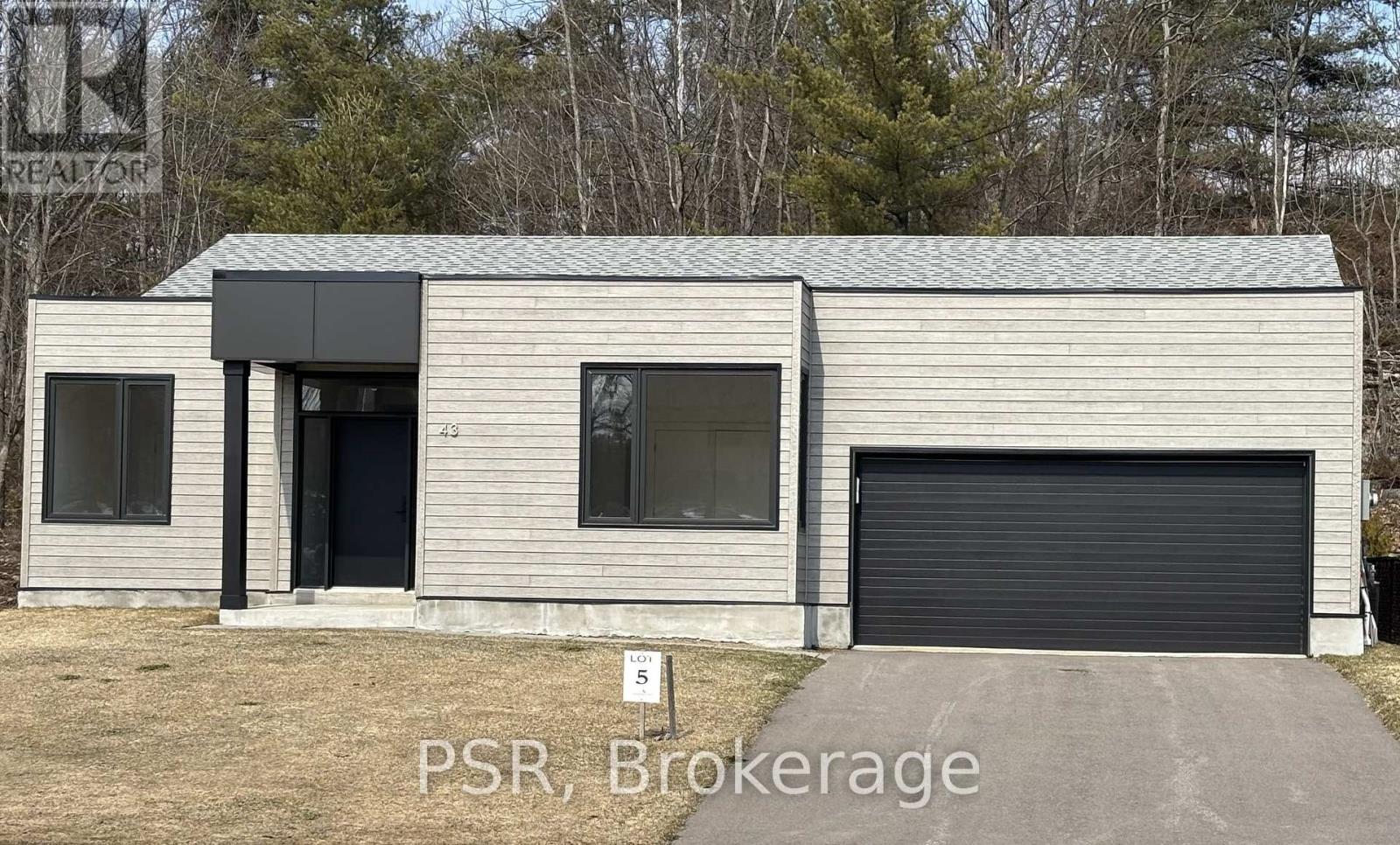 43 Muskoka Bay Boulevard, Gravenhurst, Ontario P1P 0A1 - Photo 1 - X13122642