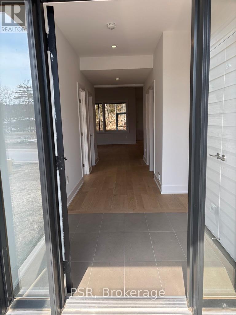 43 Muskoka Bay Boulevard, Gravenhurst, Ontario P1P 0A1 - Photo 2 - X13122642