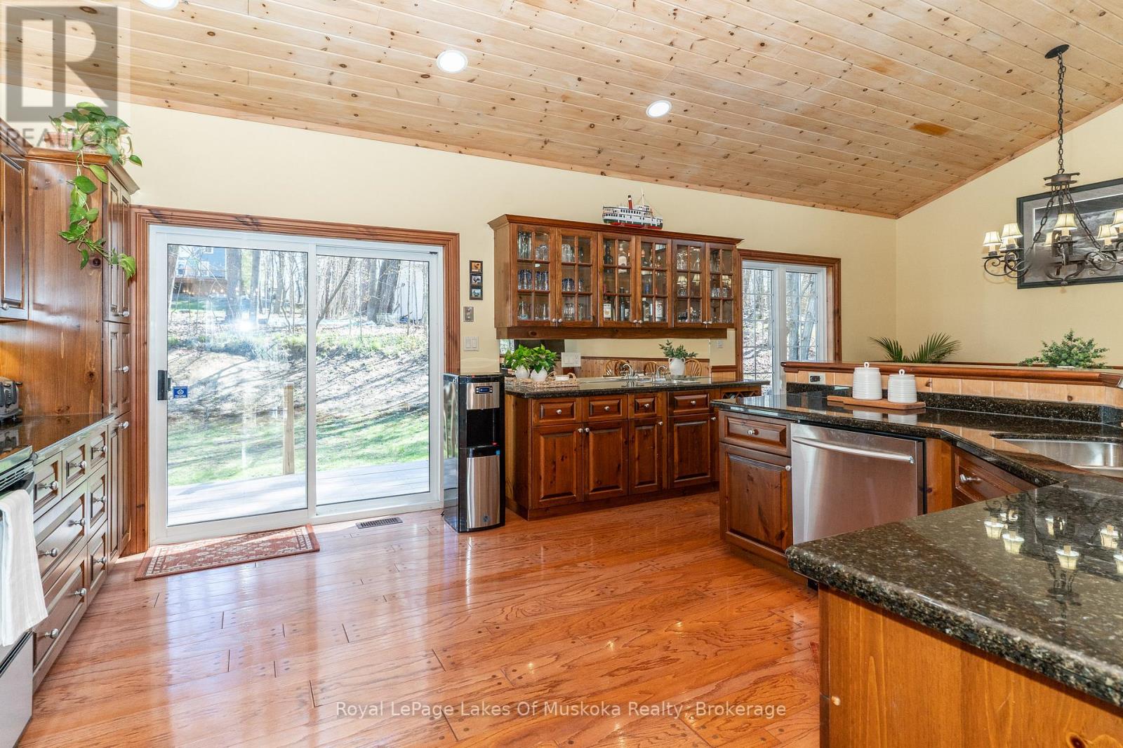 22 Duke Street, Muskoka Lakes, Ontario  P0B 1J0 - Photo 5 - X13123112
