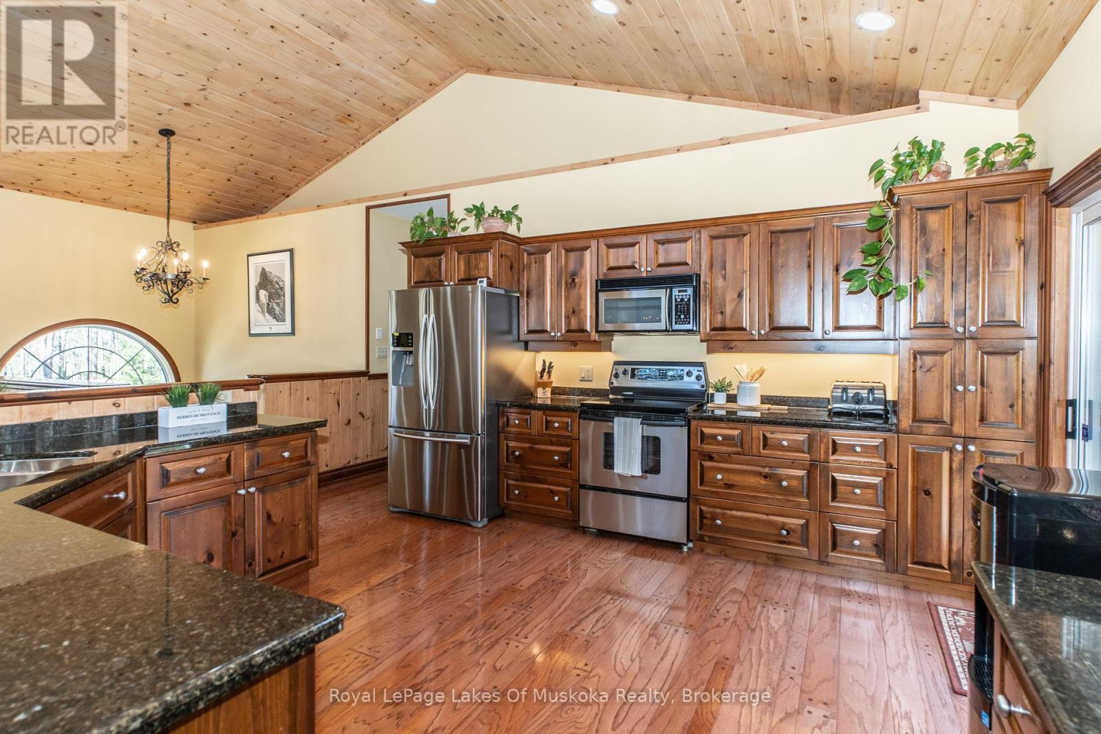 22 Duke Street, Muskoka Lakes, Ontario  P0B 1J0 - Photo 7 - X13123112