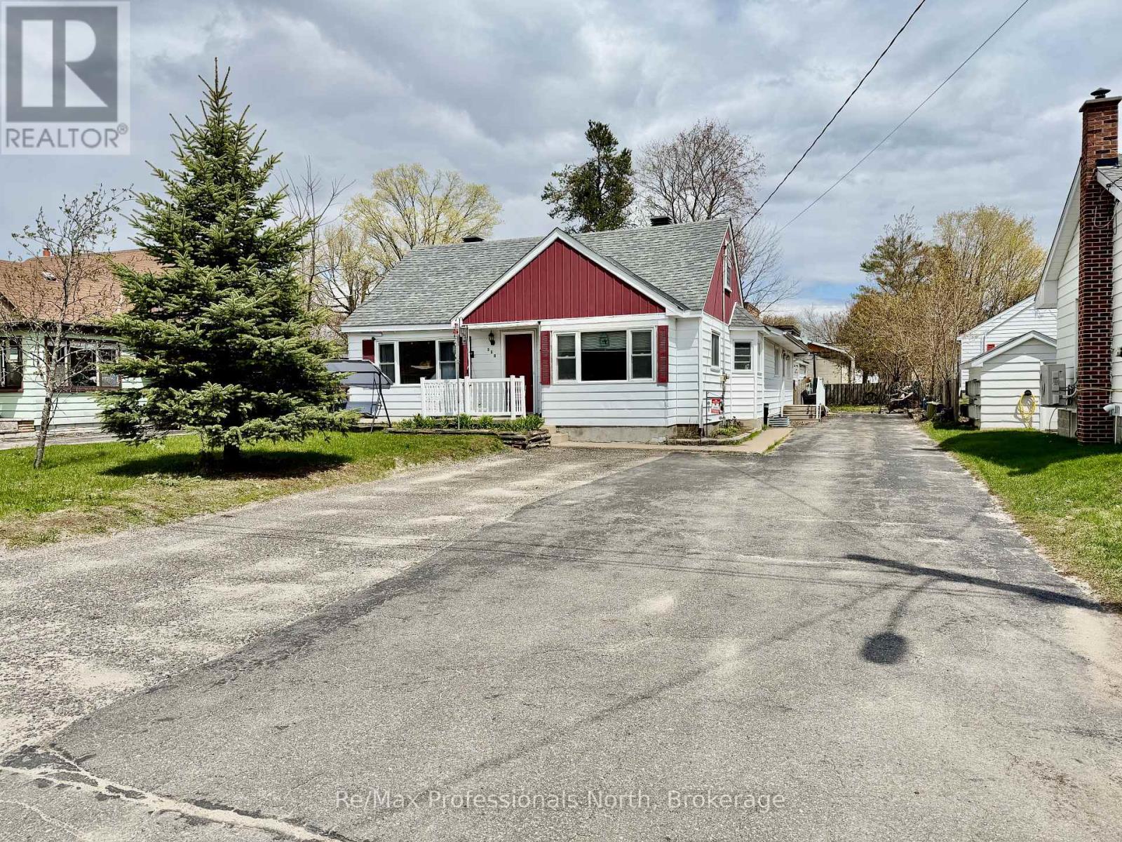 550 Mary Street N, Gravenhurst, Ontario  P1P 1E8 - Photo 1 - X13123382