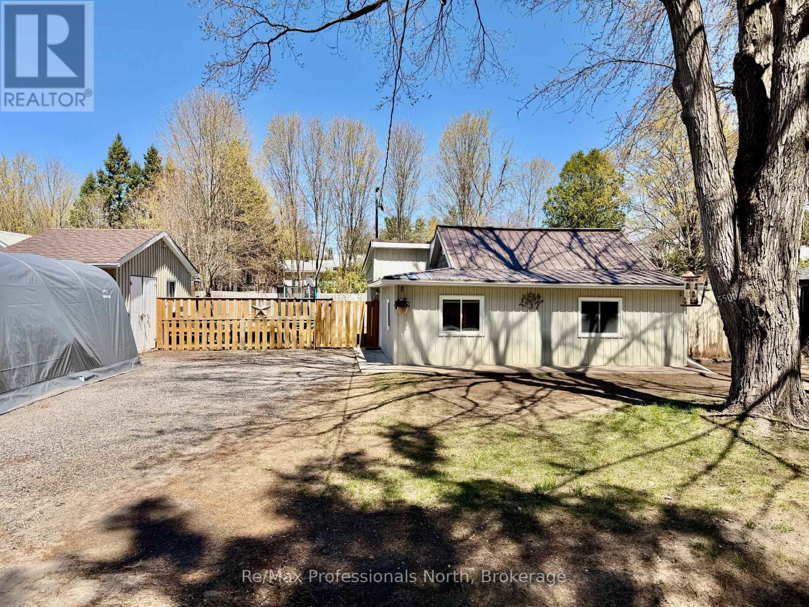 550 Pinedale Road, Gravenhurst, Ontario P1P 1M1 - Photo 1 - X13128906