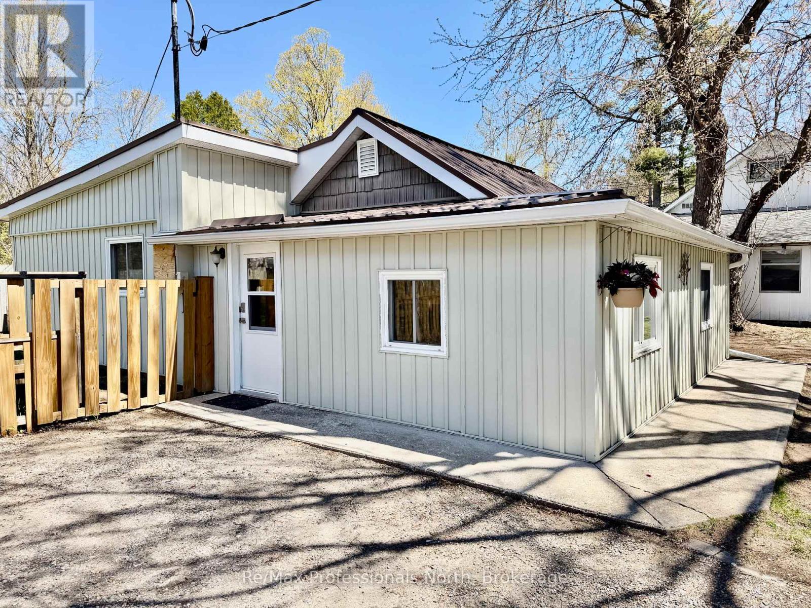 550 Pinedale Road, Gravenhurst, Ontario P1P 1M1 - Photo 2 - X13128906